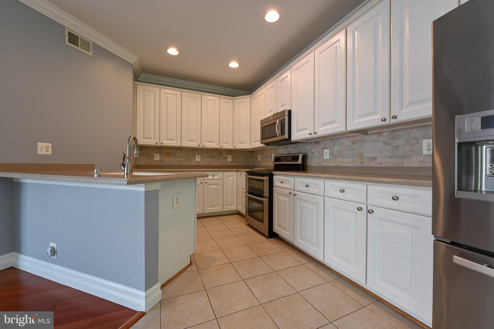 THE LANDINGS AT RIVER OAKS - Residential Lease