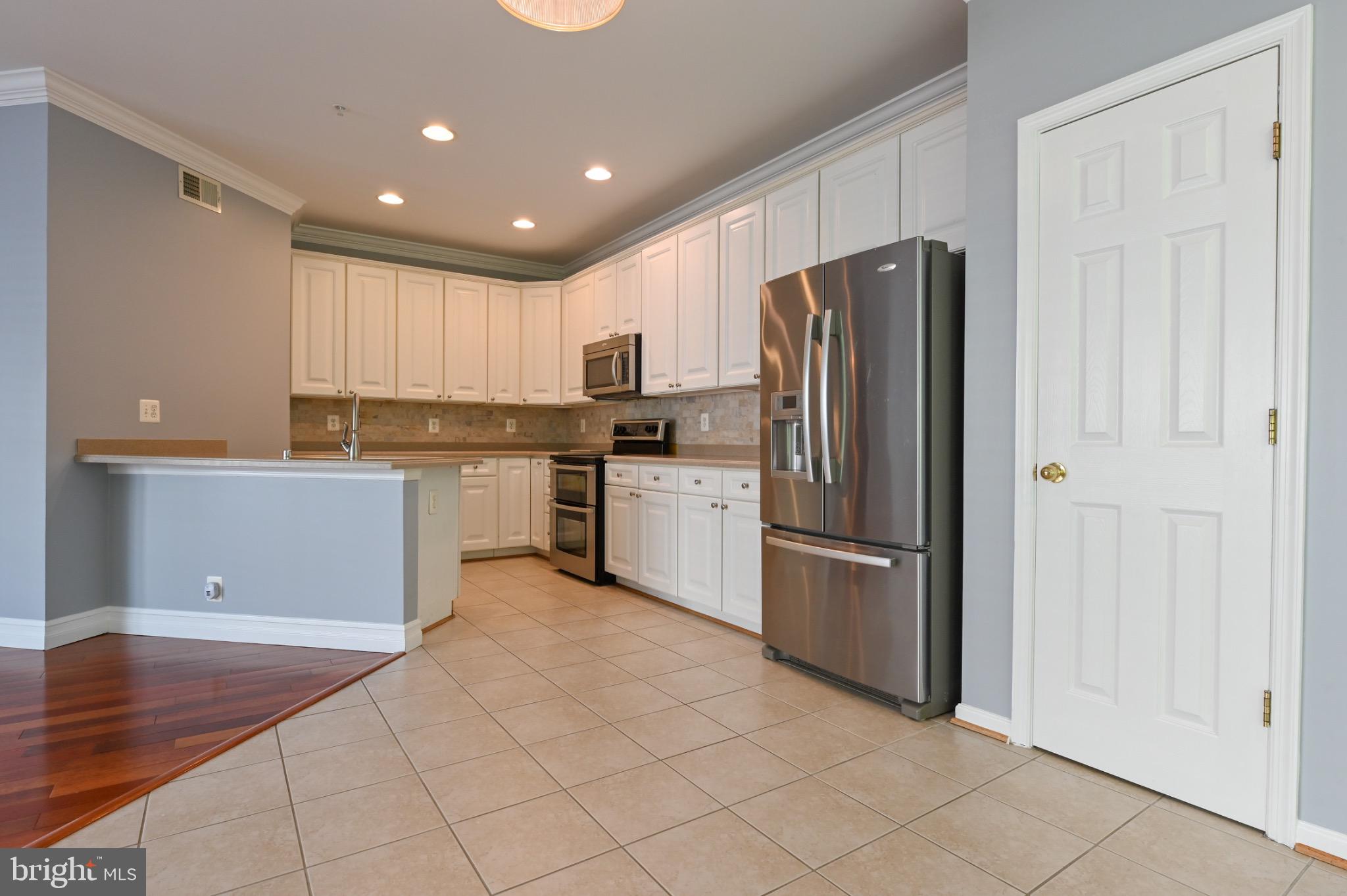 THE LANDINGS AT RIVER OAKS - Residential Lease