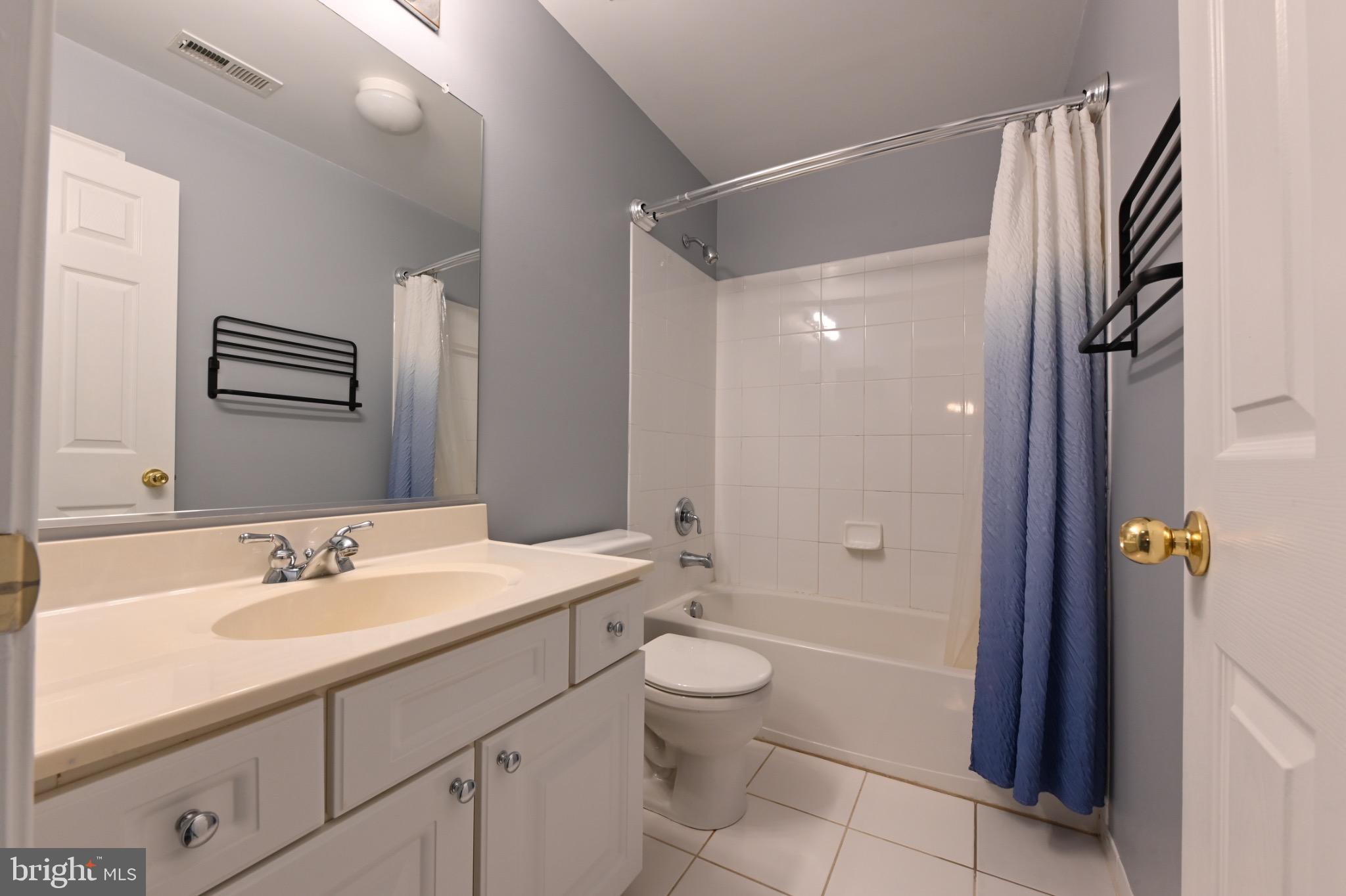 THE LANDINGS AT RIVER OAKS - Residential Lease