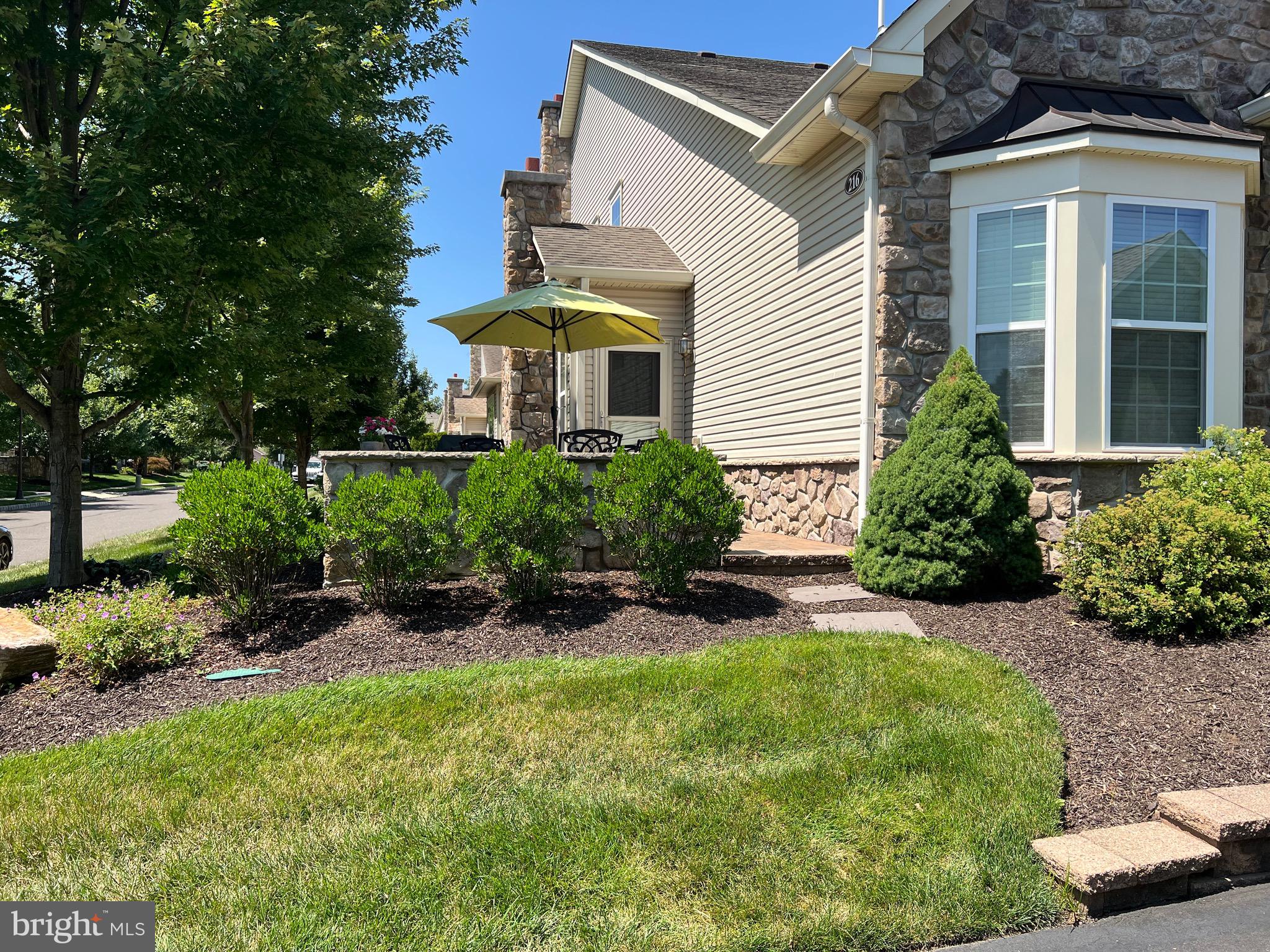 216 WILLOW DRIVE