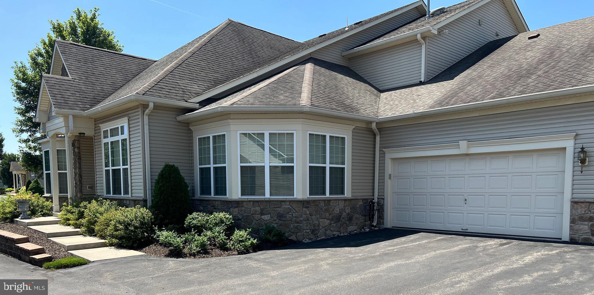 216 WILLOW DRIVE