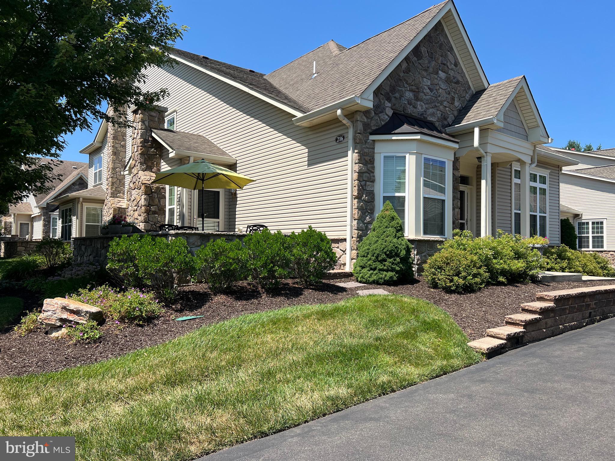 216 WILLOW DRIVE