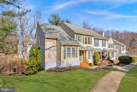 Townhouse For Sale - 8228 Maple Ridge Avenue<br/> SPRINGFIELD, VA 22153