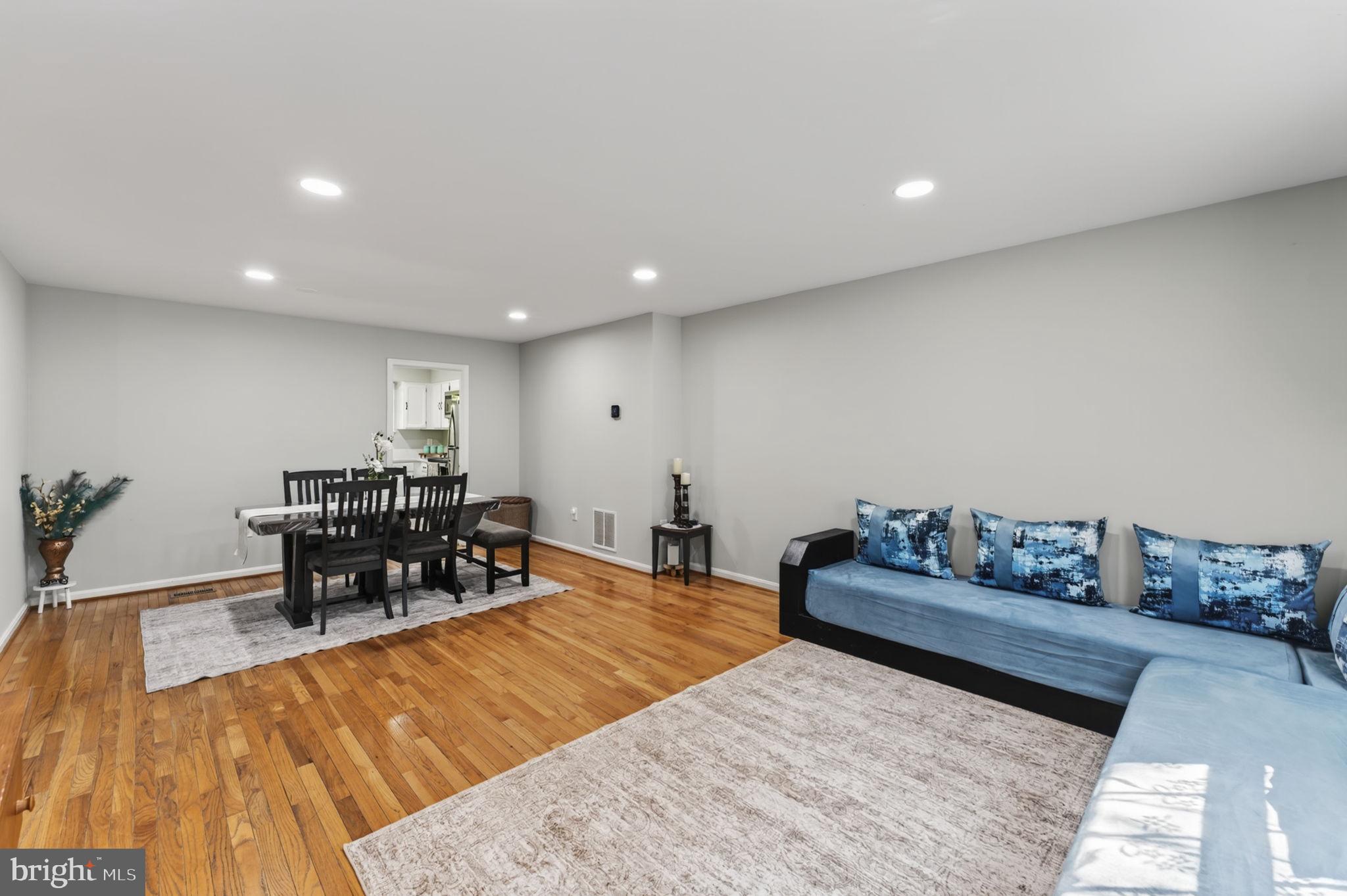 9040 ROSEWALL COURT