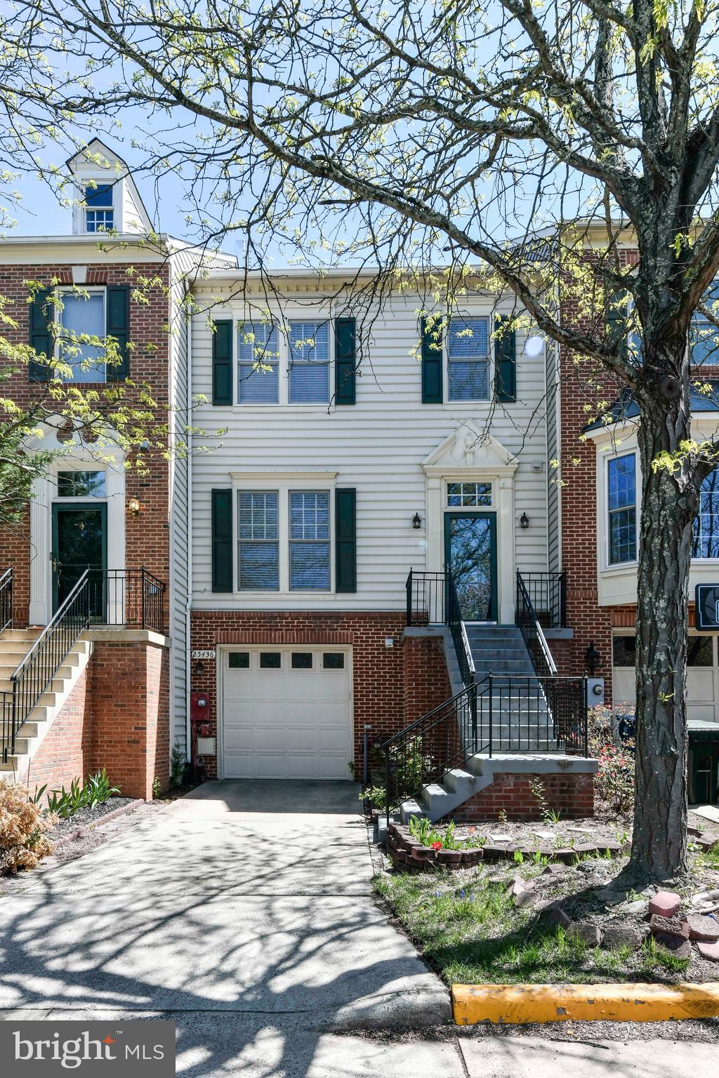 SOUTH RIDING - Residential Lease