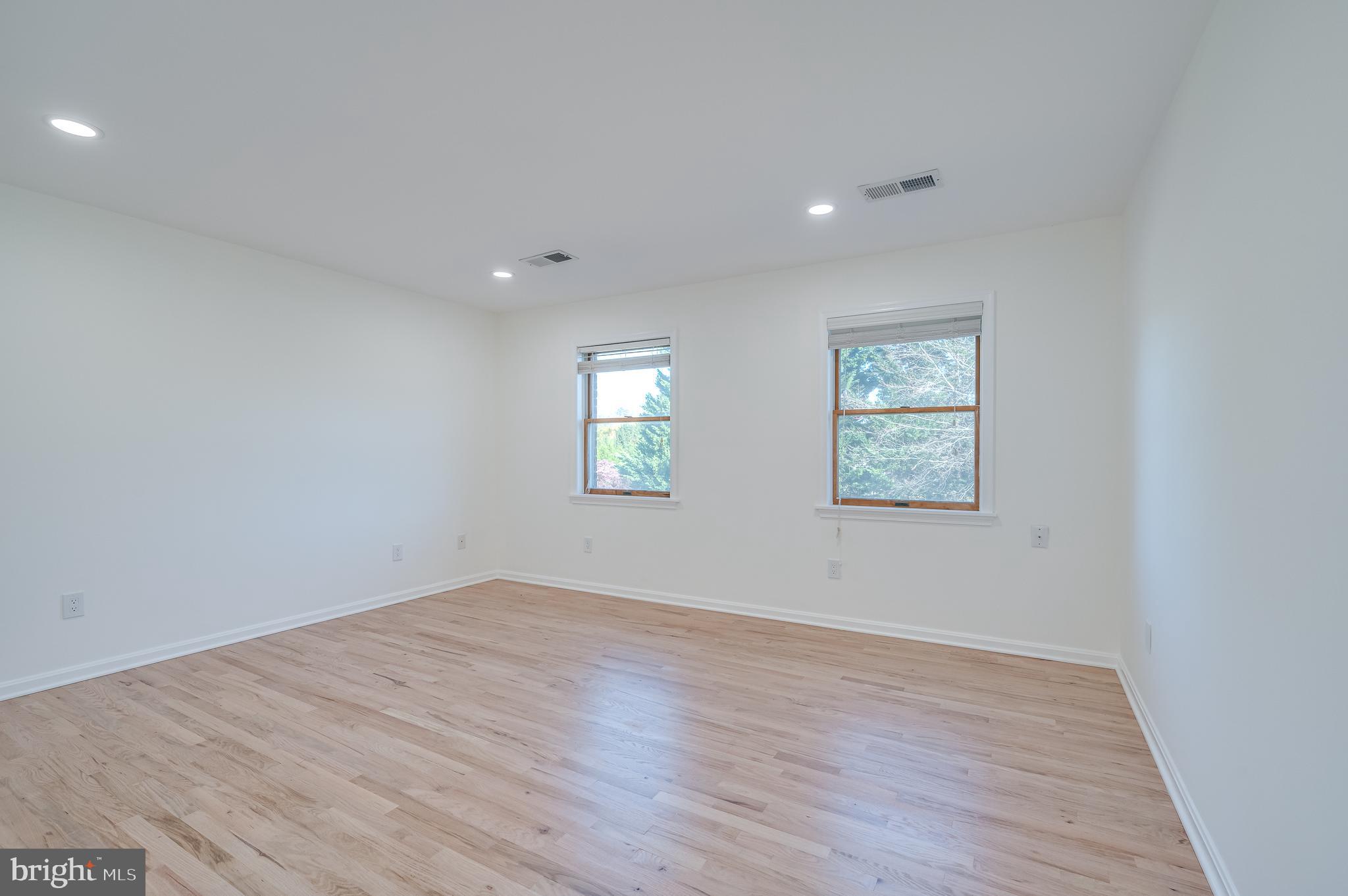 GLENDALE ESTATES - Residential