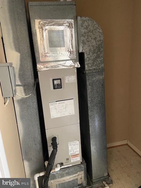 BROOKWOOD - Residential Lease