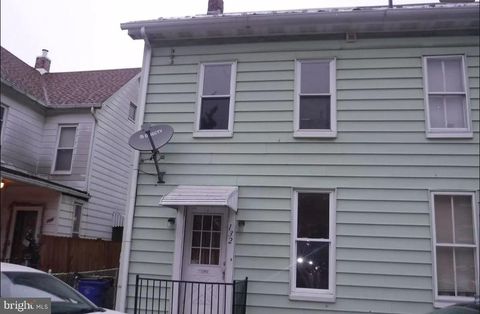 Townhouse For Sale - 132 Randolph Avenue<br/> HAGERSTOWN, MD 21740