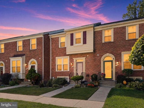 Townhouse For Sale - 10 Macconnachy Square<br/> BALTIMORE, MD 21207