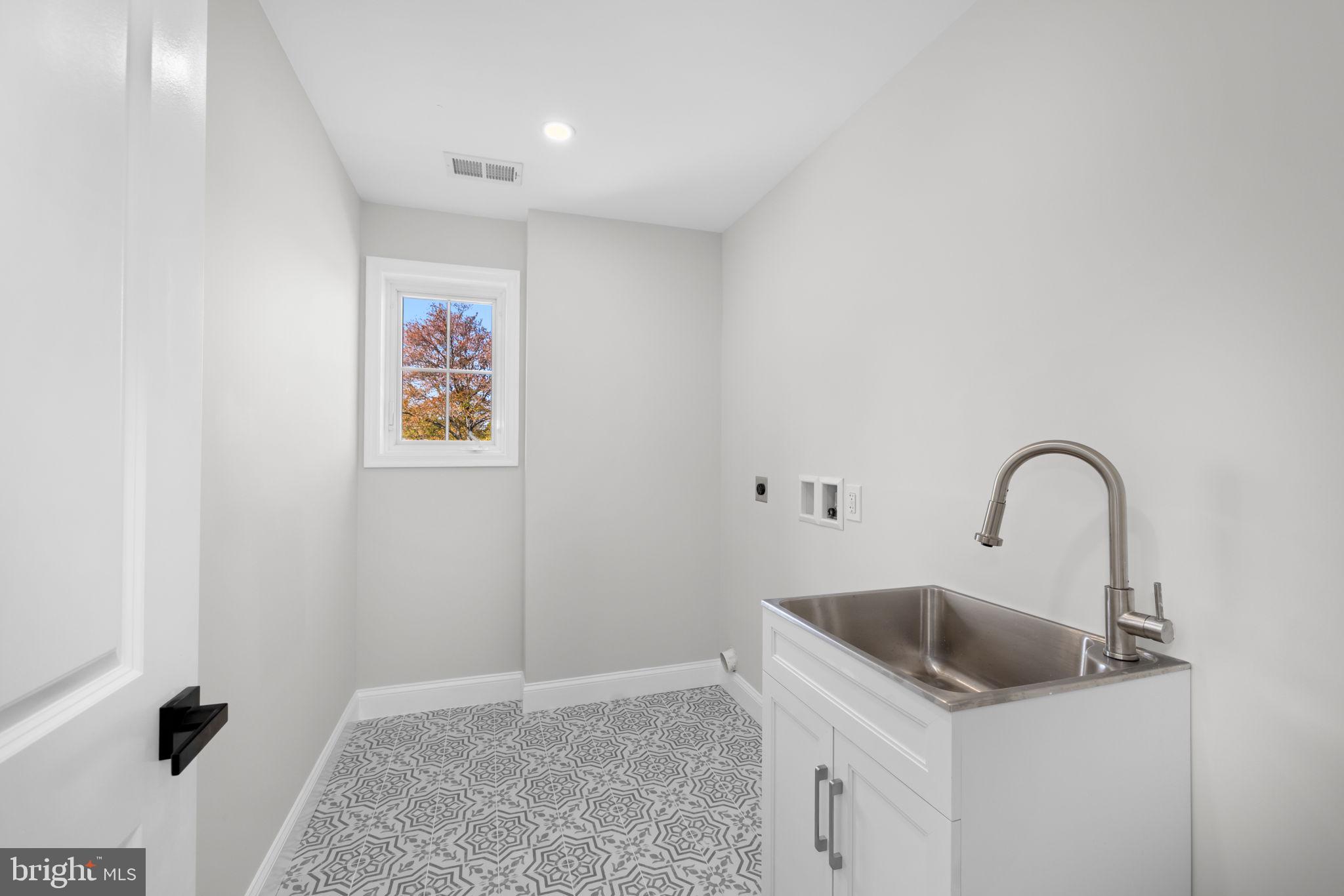 WAYNEWOOD - Residential