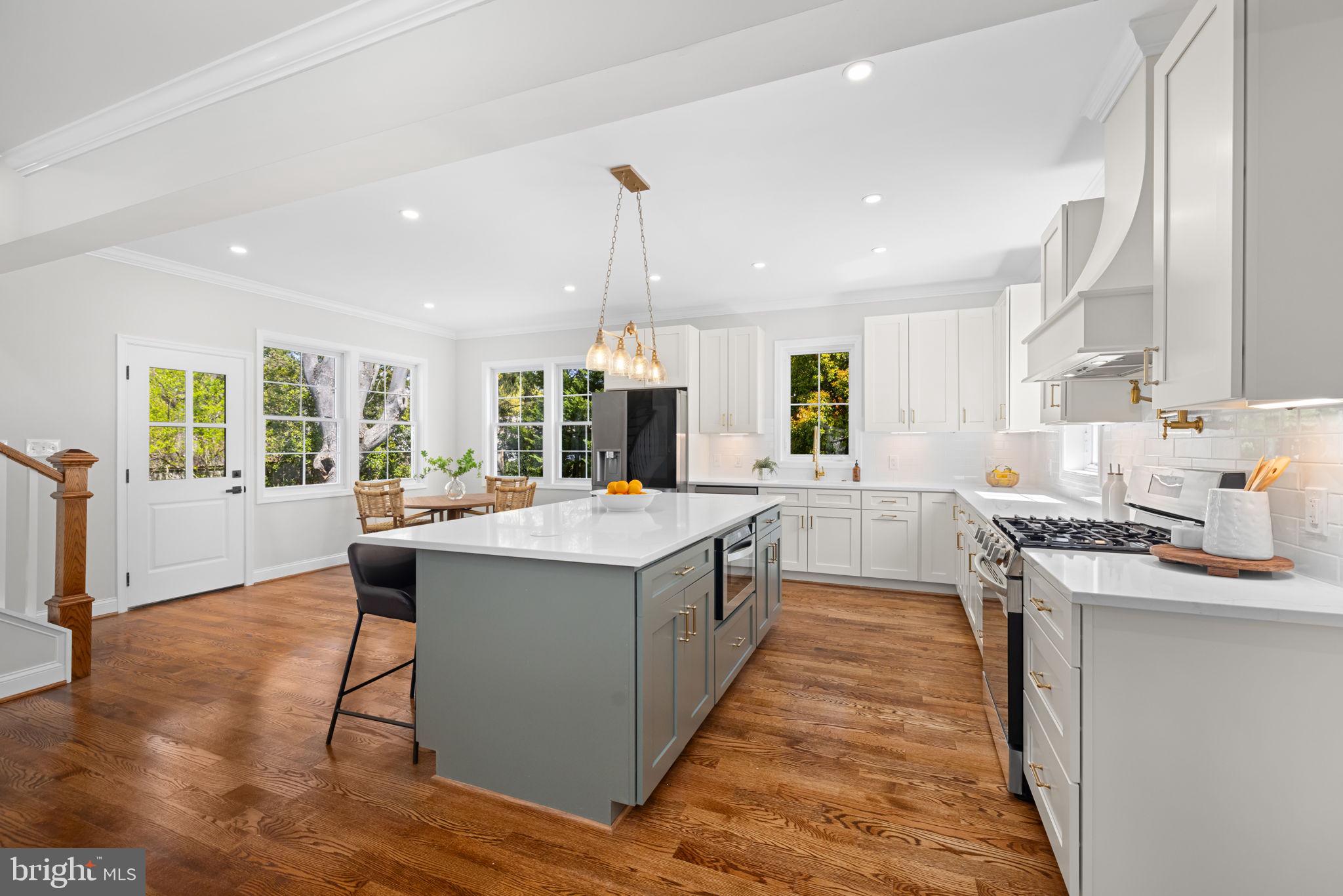 WAYNEWOOD - Residential