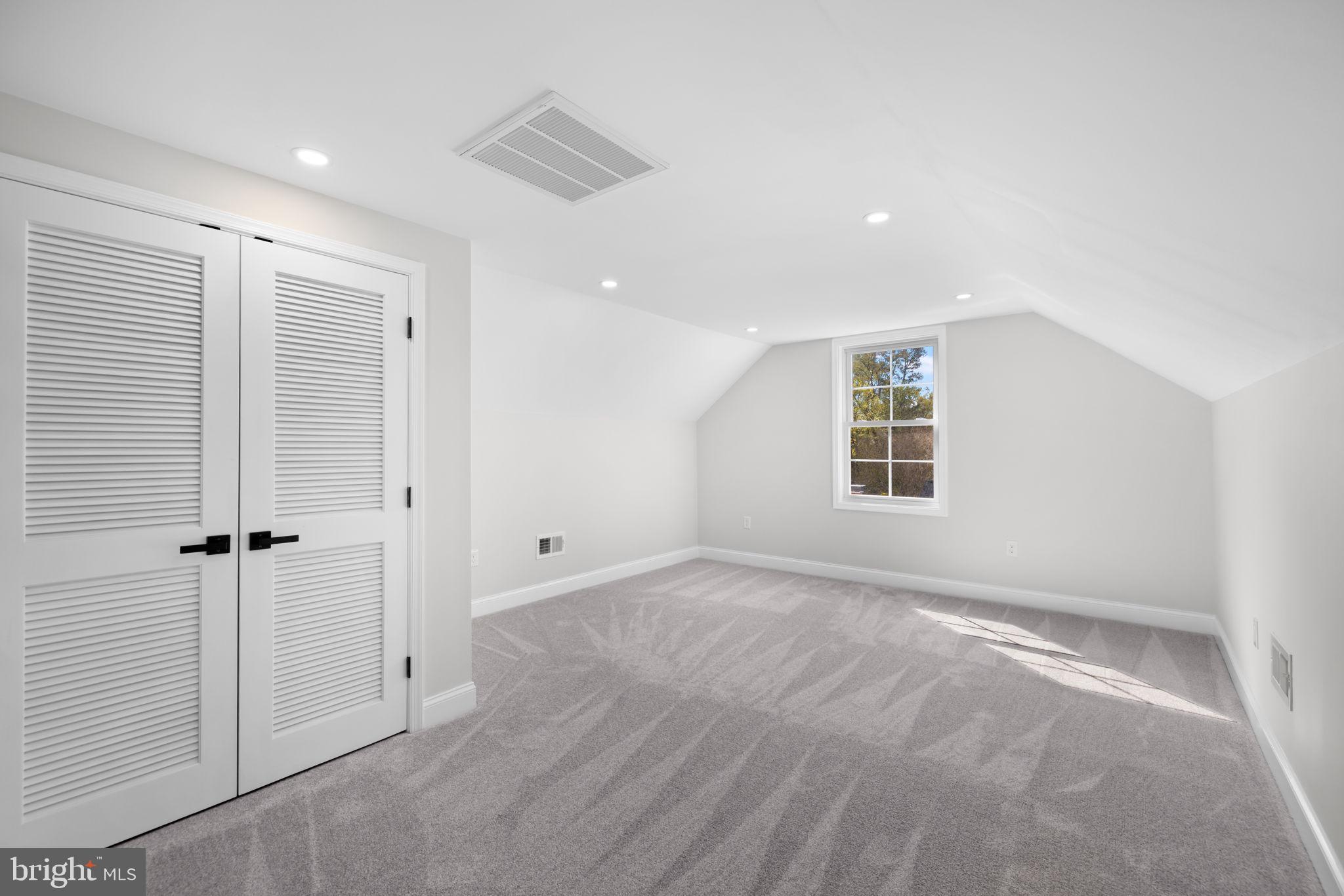 WAYNEWOOD - Residential