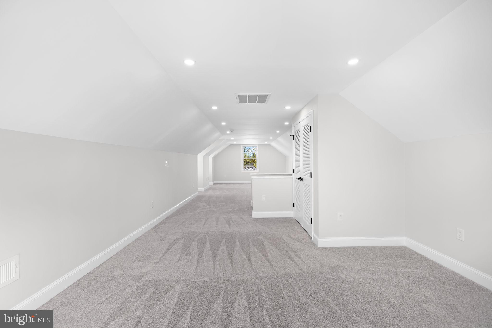 WAYNEWOOD - Residential