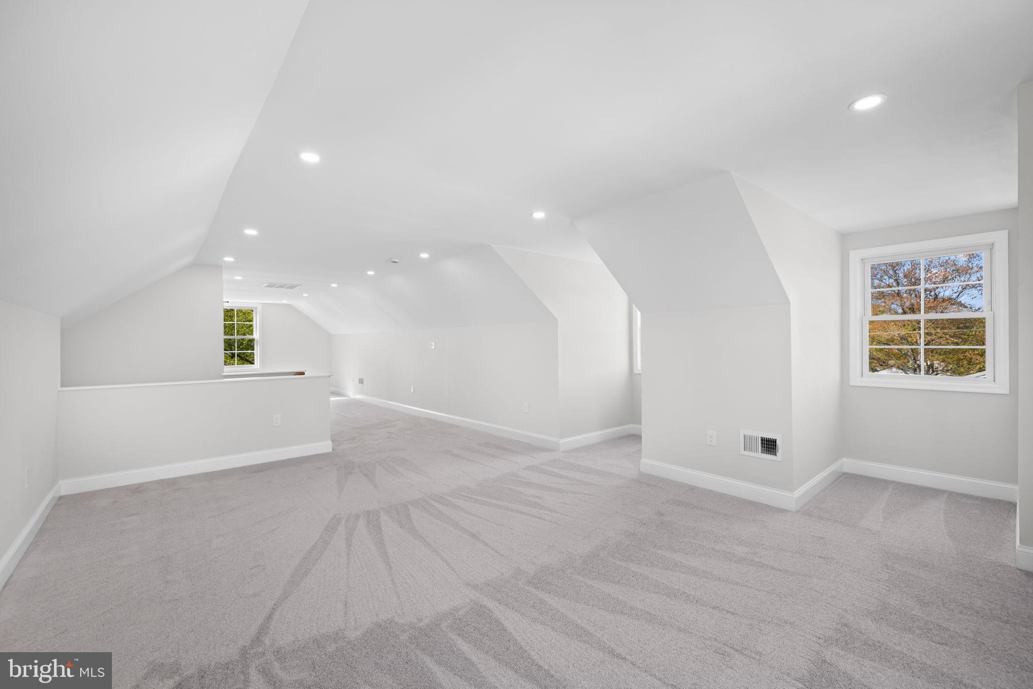 WAYNEWOOD - Residential