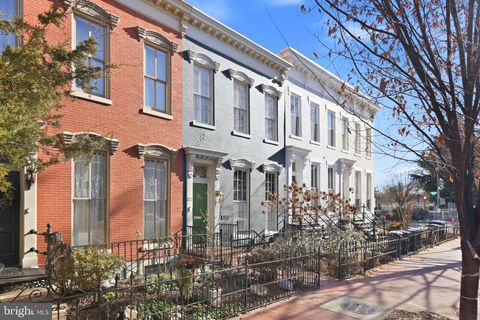 Photo of 322 2nd Street SE, WASHINGTON, DC 20003 (MLS # DCDC2254842)