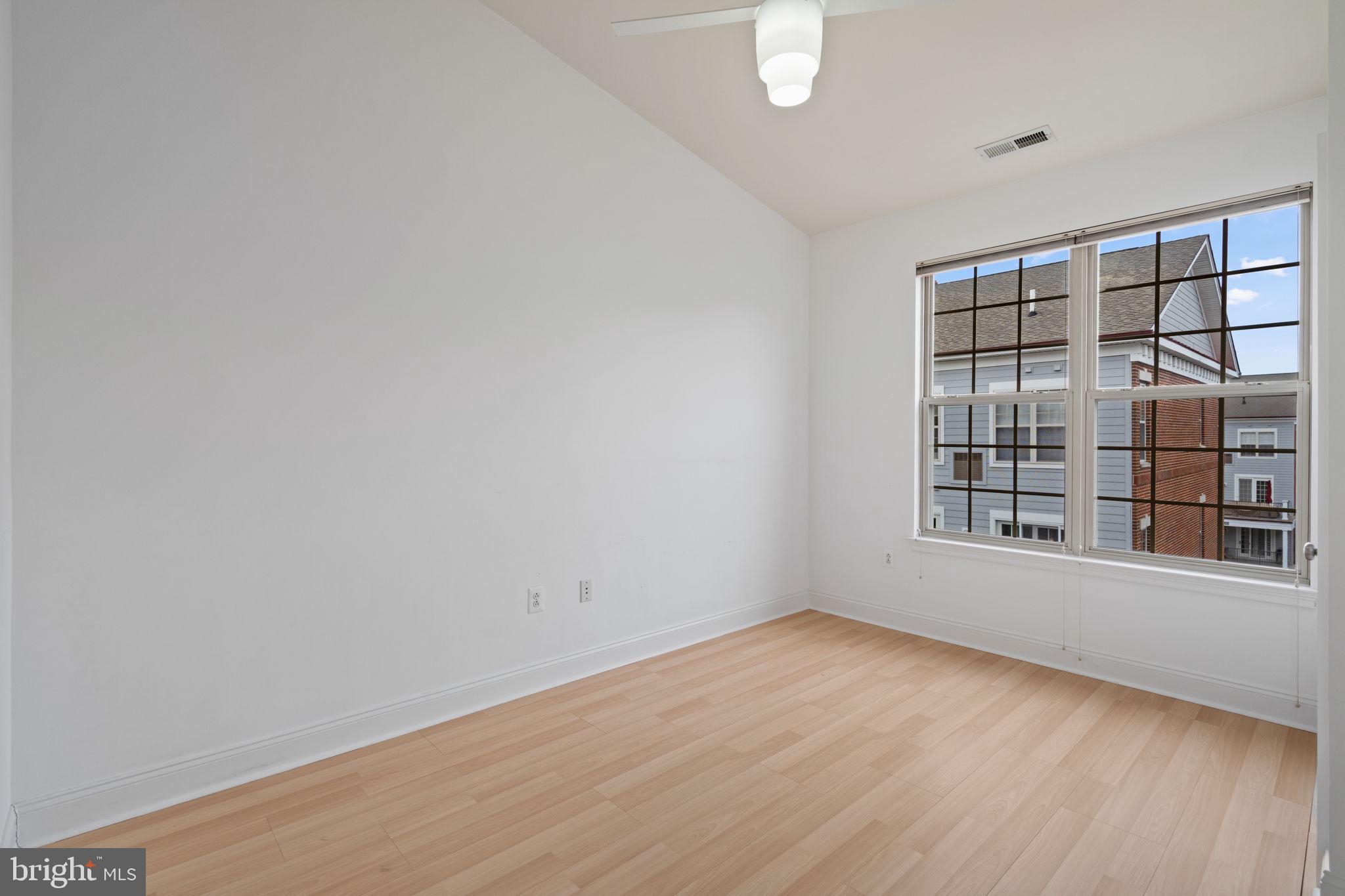 NAVAL SQUARE - Residential