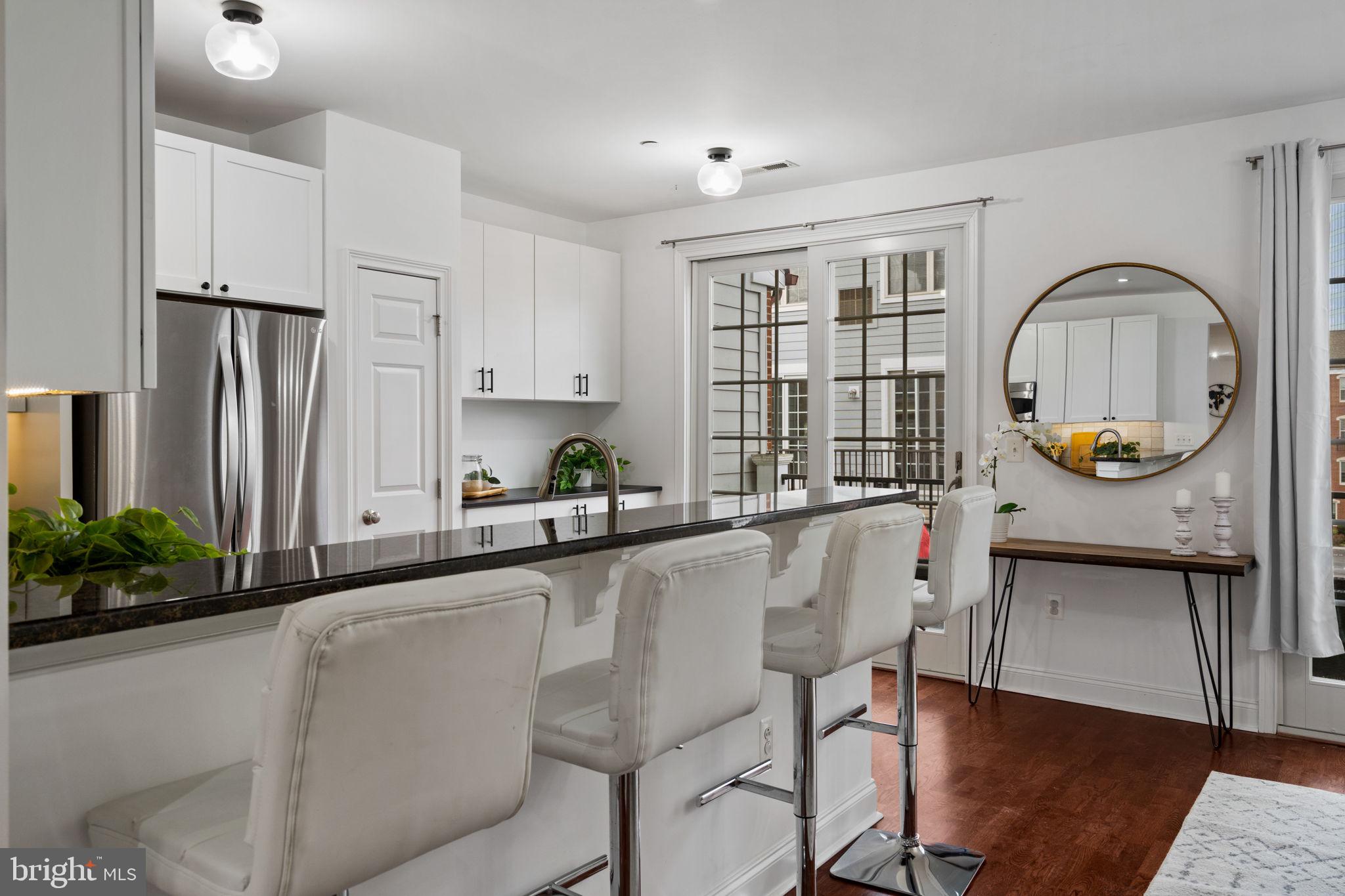 NAVAL SQUARE - Residential