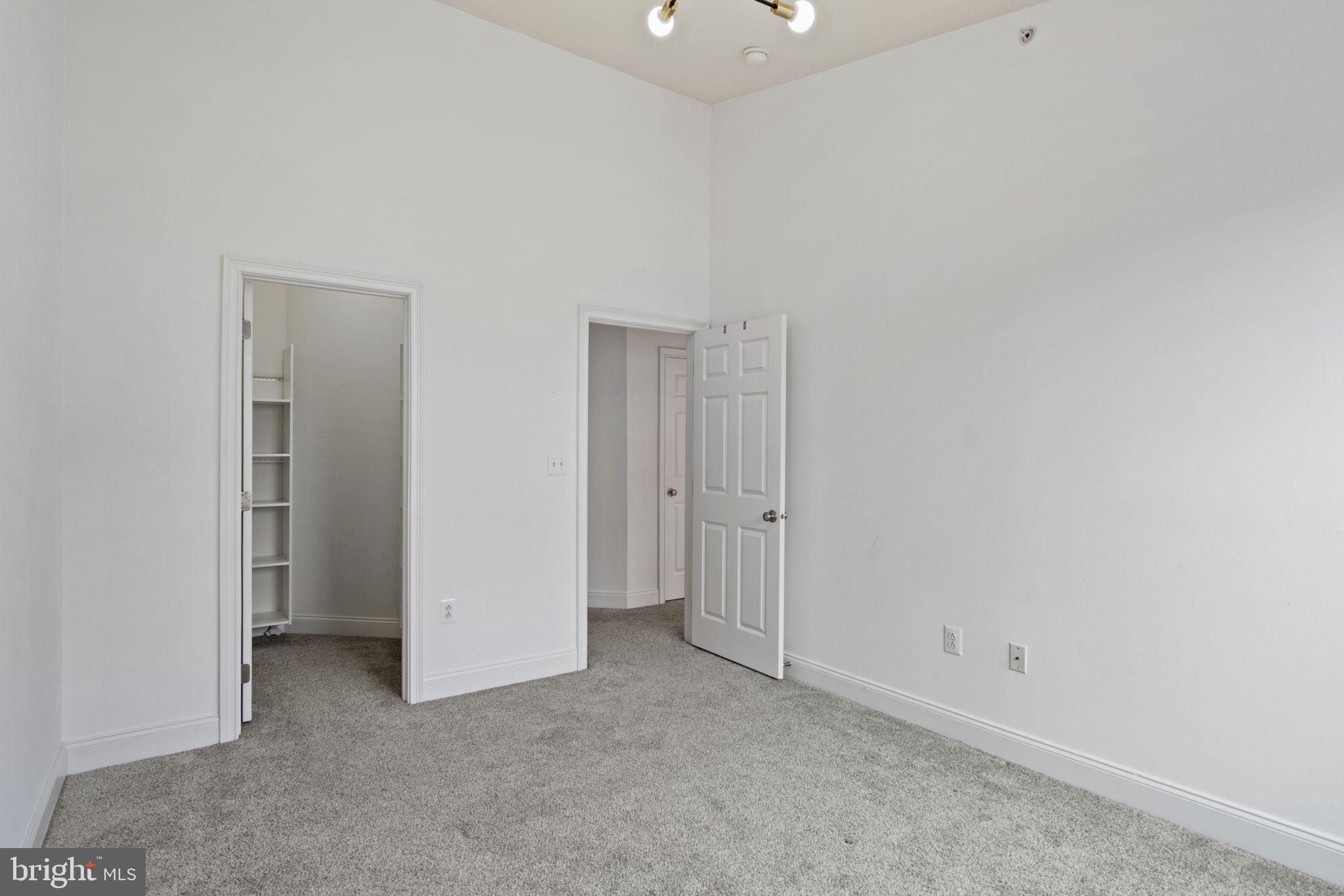 NAVAL SQUARE - Residential