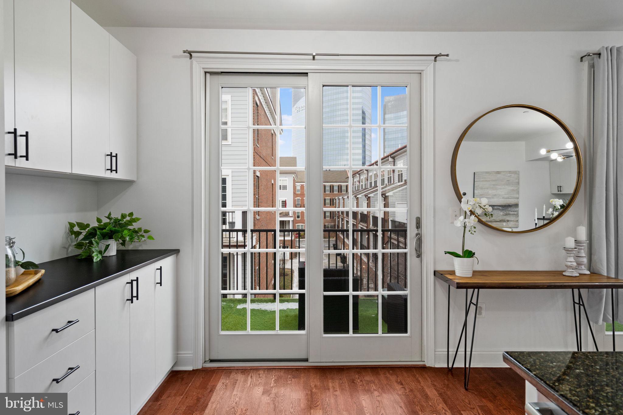 NAVAL SQUARE - Residential