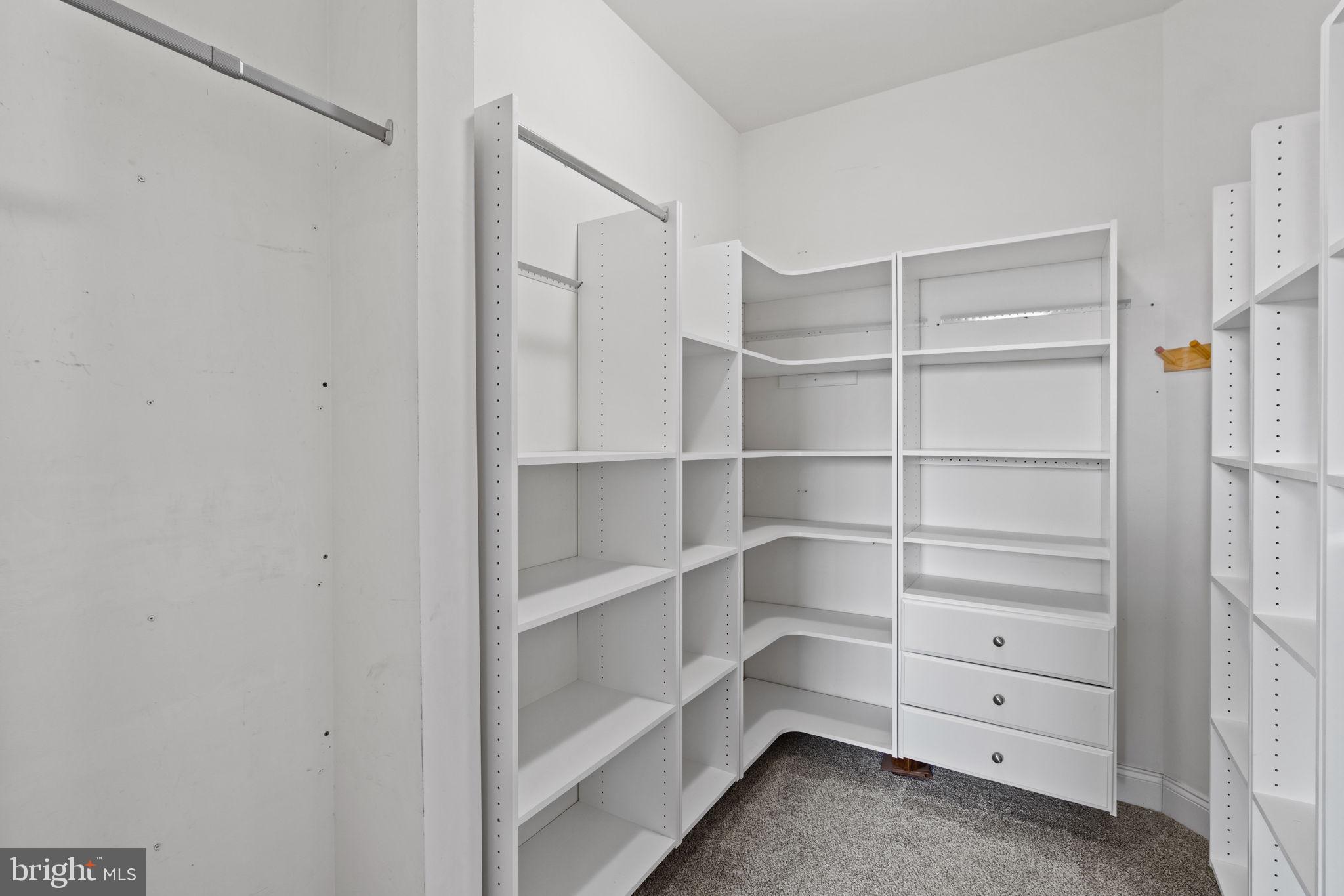 NAVAL SQUARE - Residential