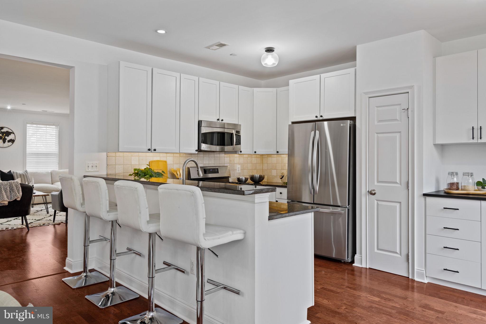 NAVAL SQUARE - Residential