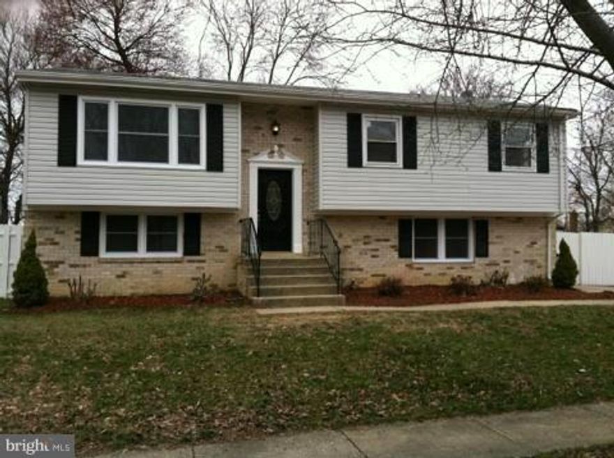 NICE RENOVATED SPLIT FOYER WITH 5 BEDROOMS AND 3 REMODELED FULL BATHROOMS. NEW KITCHEN CABINETS WITH TILE FLOOR, GRANITE COUNTER TOP AND APPLIANCES. REFINISHED HARD WOOD FLOORS. HARD WOOD BANISTER.  NEW HVAC AND WATER HEATER. ALL NEW WINDOWS AND A BIG FENCED BACK YARD. DON'T MISS THIS ONE