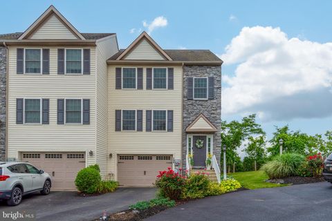 Photo of 134 Gentlemens Way, LANCASTER, PA 17603 (MLS # PALA2076082)