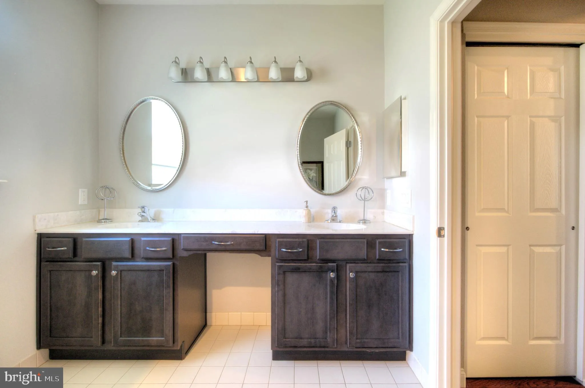 Sewell, New Jersey 08080, United States, 3 Bedrooms Bedrooms, ,2 BathroomsBathrooms,Residential,Active,160908