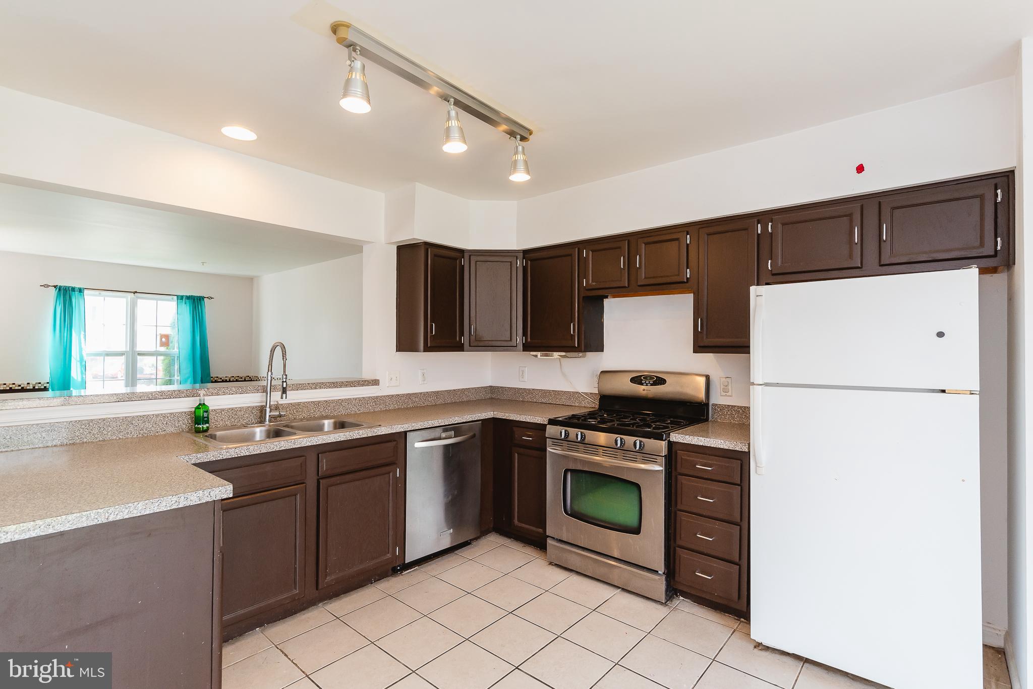 BOSTON COURTS - Residential