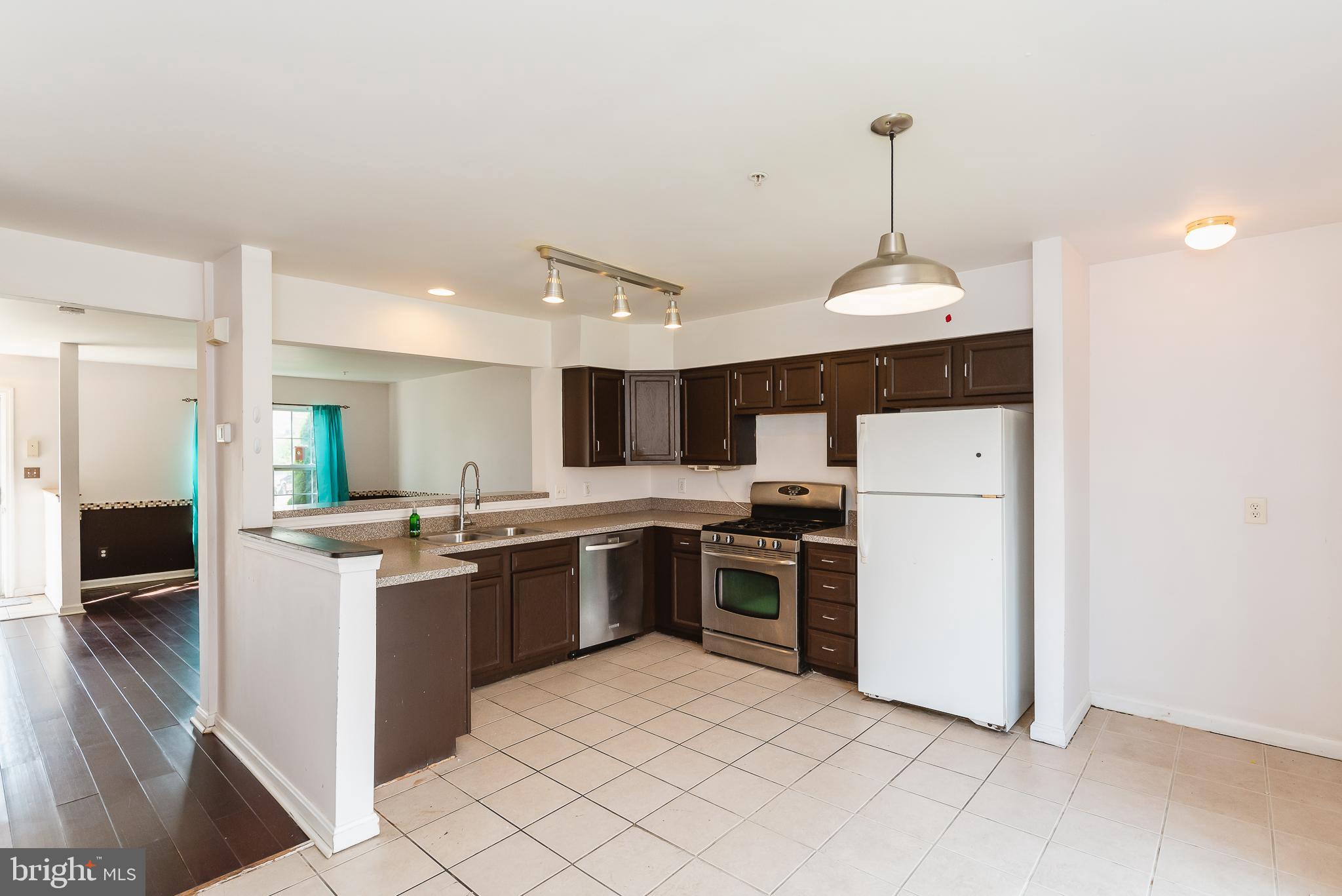 BOSTON COURTS - Residential