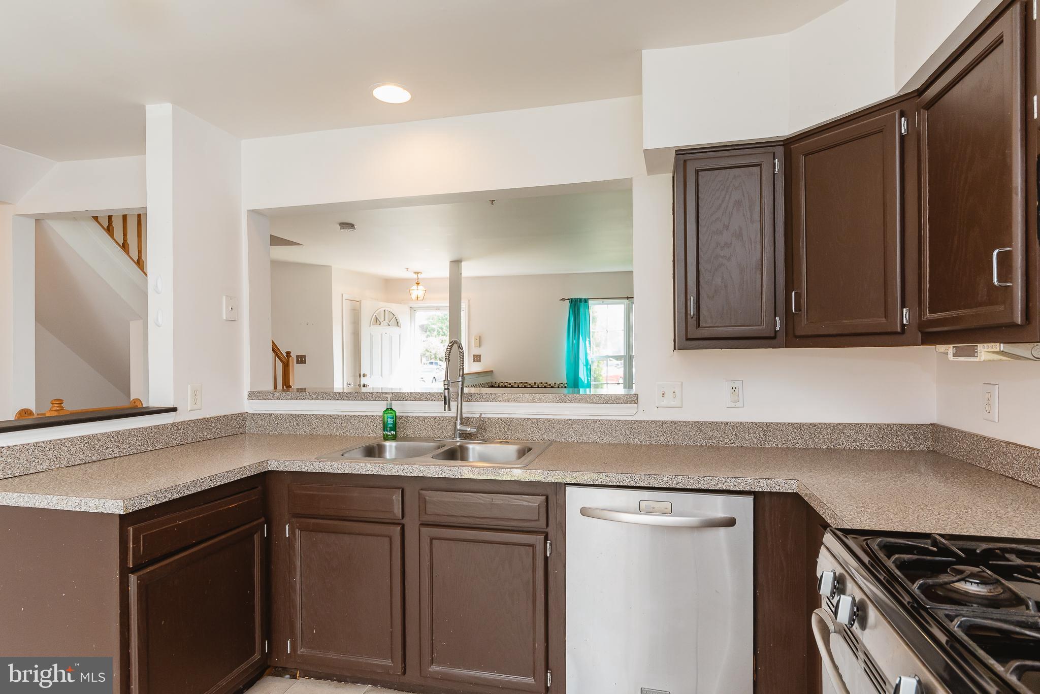 BOSTON COURTS - Residential