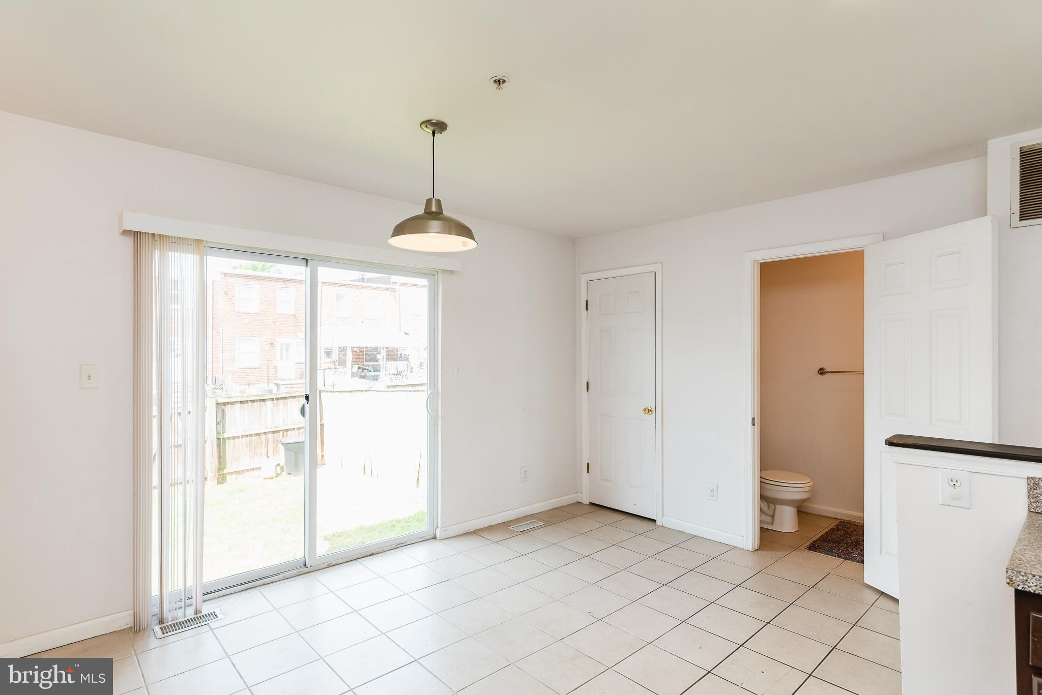 BOSTON COURTS - Residential