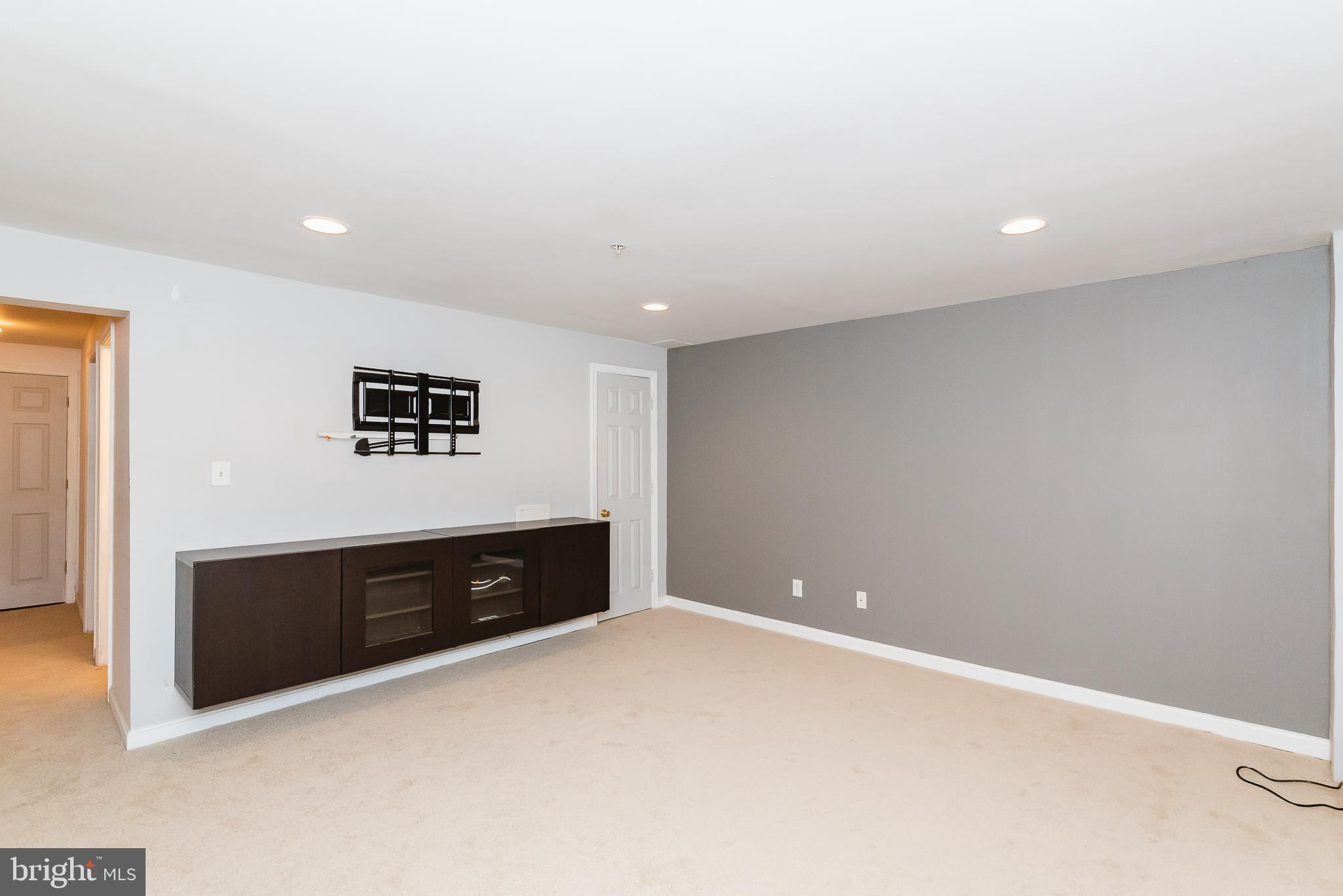 BOSTON COURTS - Residential