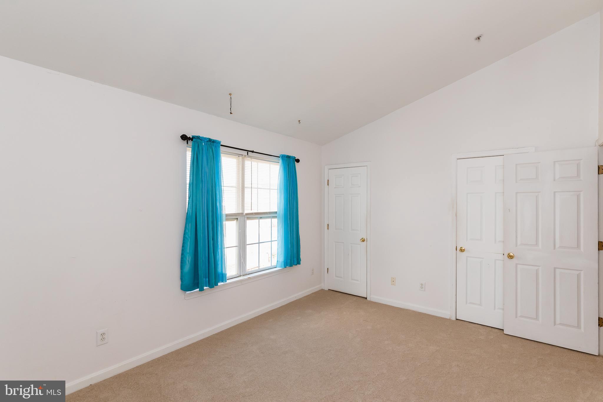 BOSTON COURTS - Residential