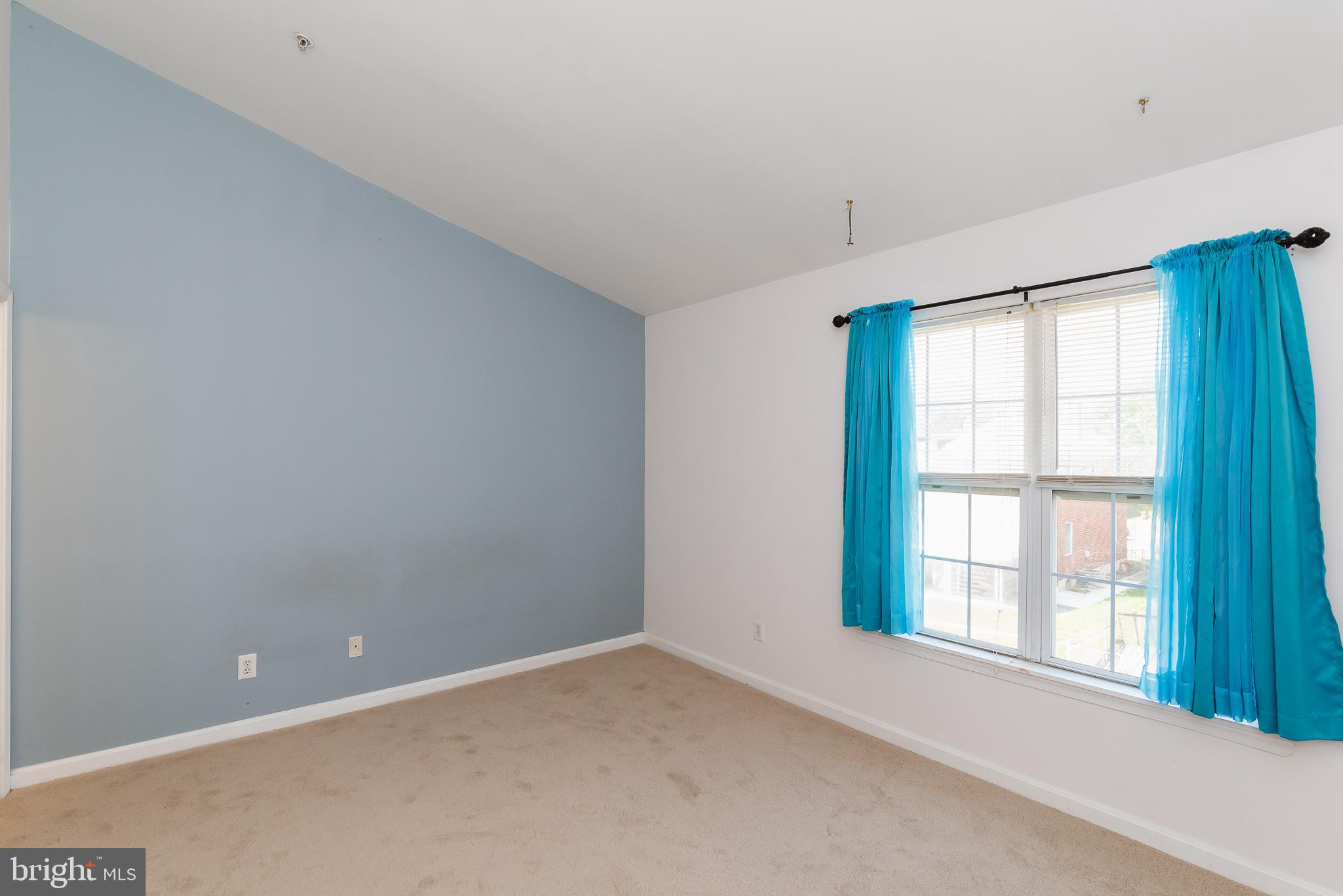 BOSTON COURTS - Residential