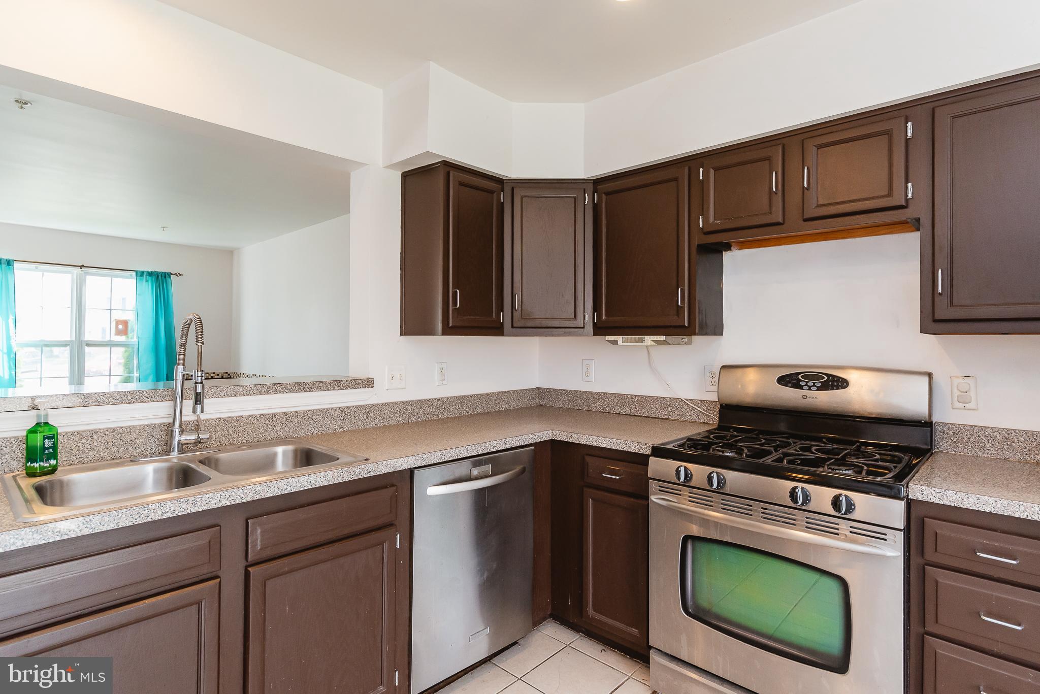 BOSTON COURTS - Residential