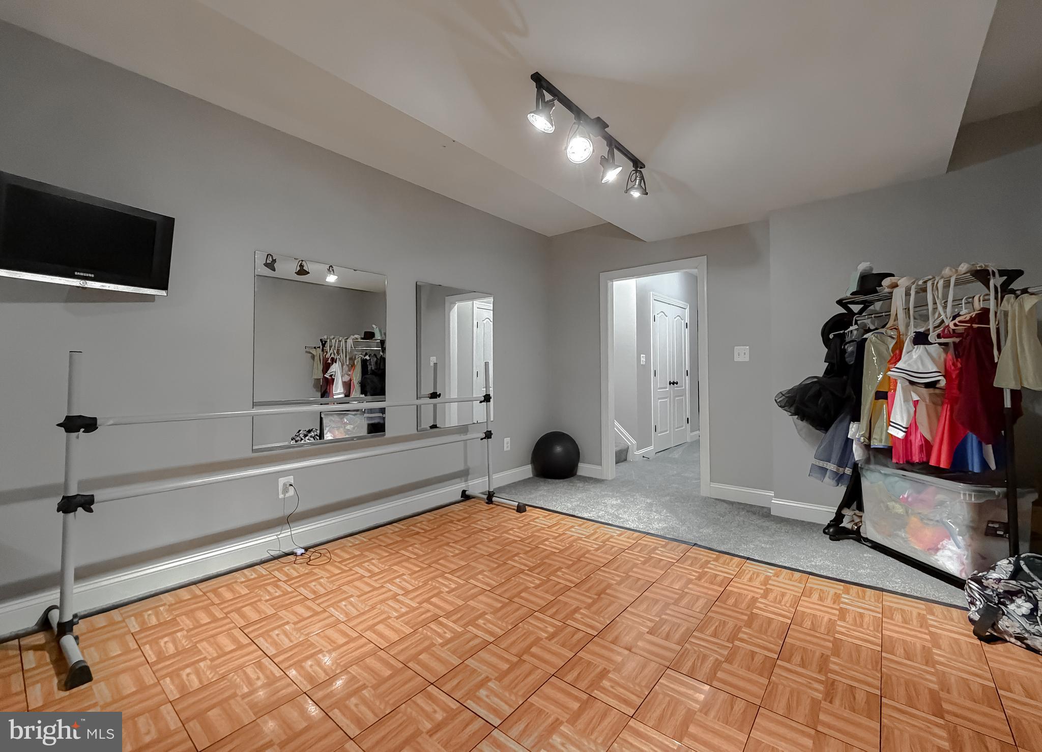 LEONARDS GRANT - Residential