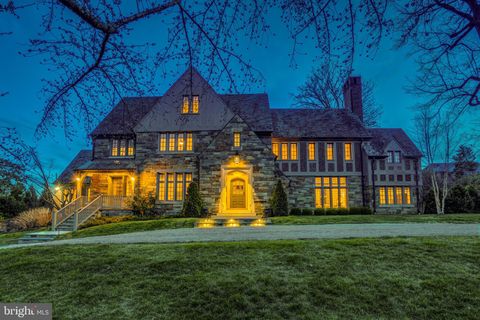 Photo of 6408 HIGHLAND DR, CHEVY CHASE, MD 20815 (MLS # MDMC2086630)