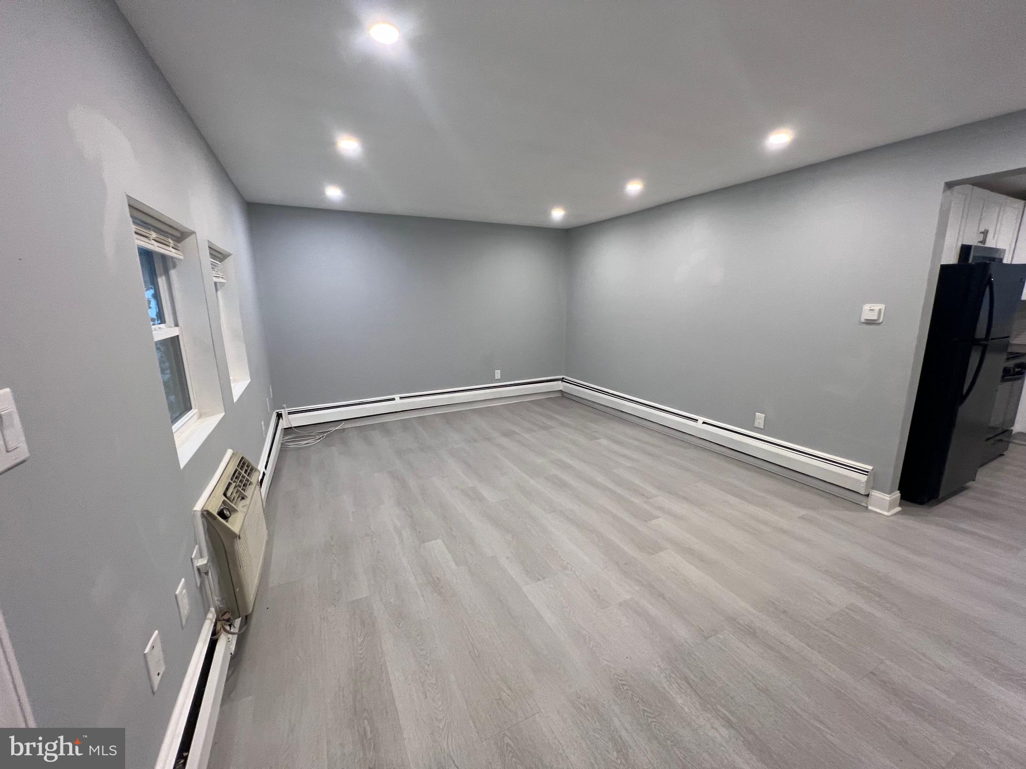 135 THOMAS AVENUE S B-4