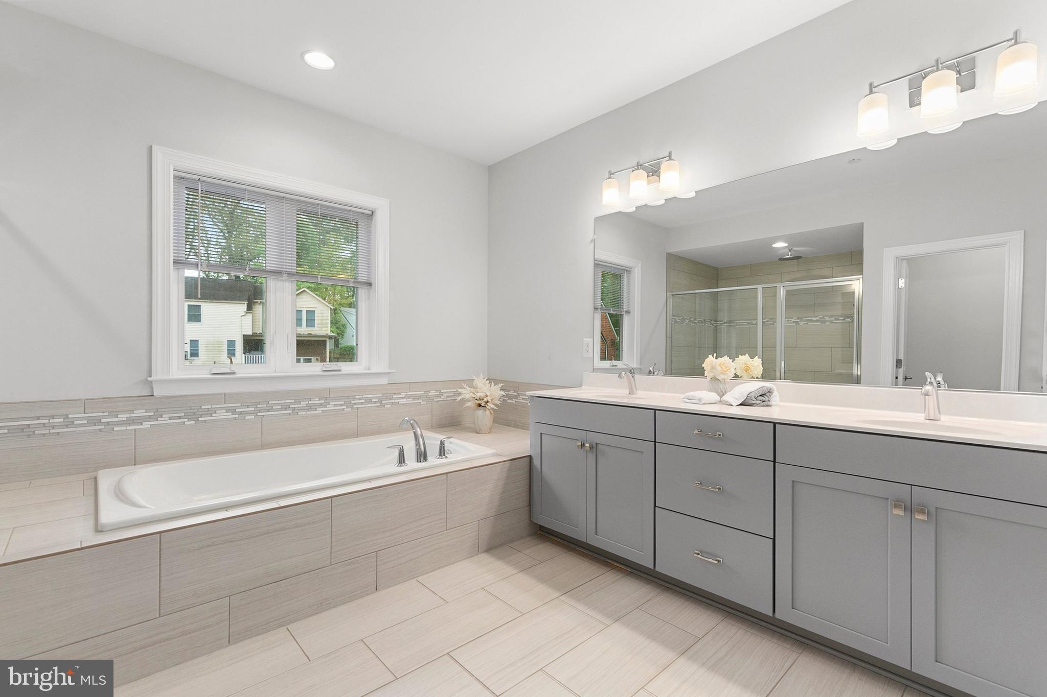 GREENWICH FOREST - Residential