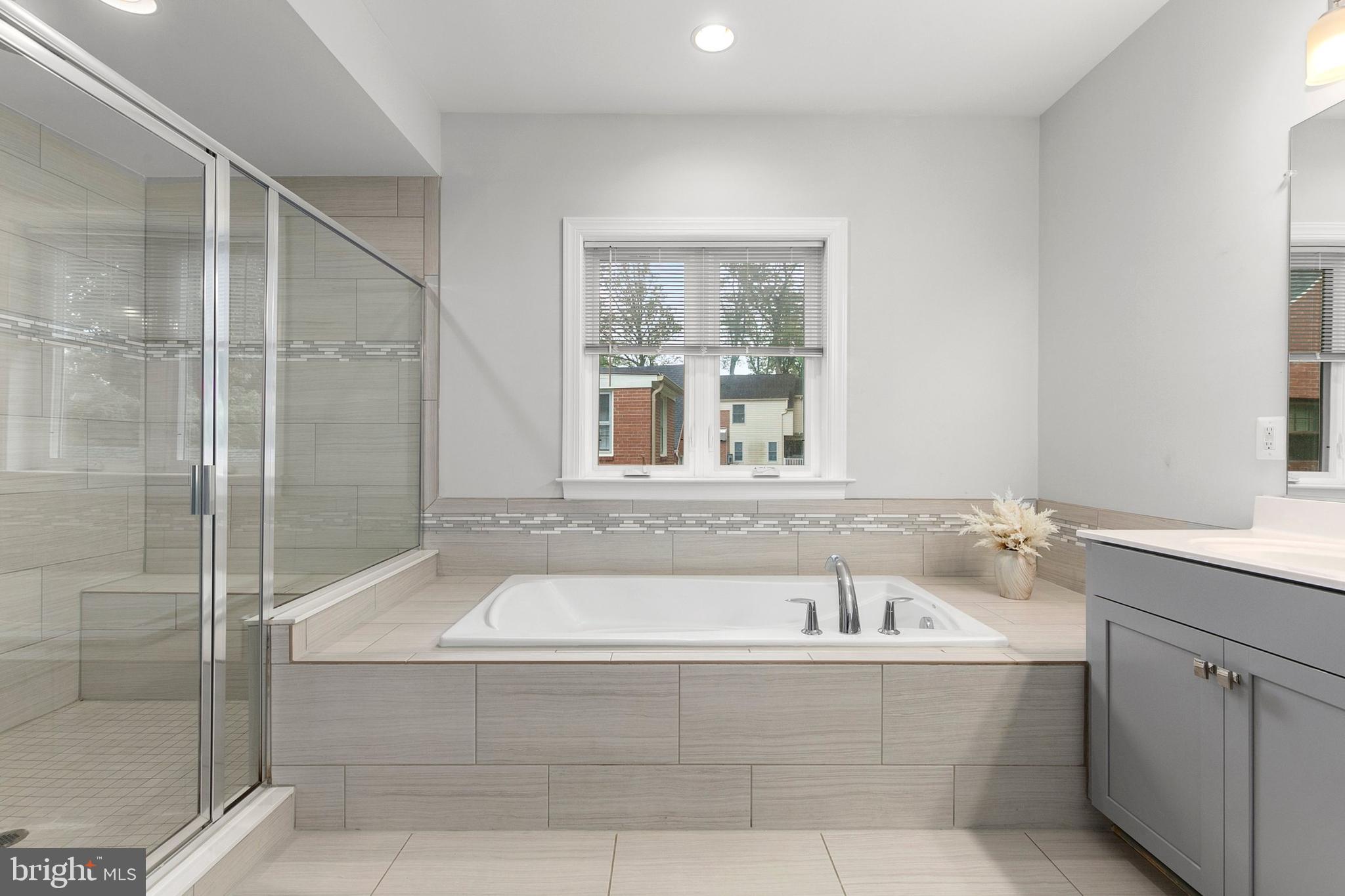 GREENWICH FOREST - Residential