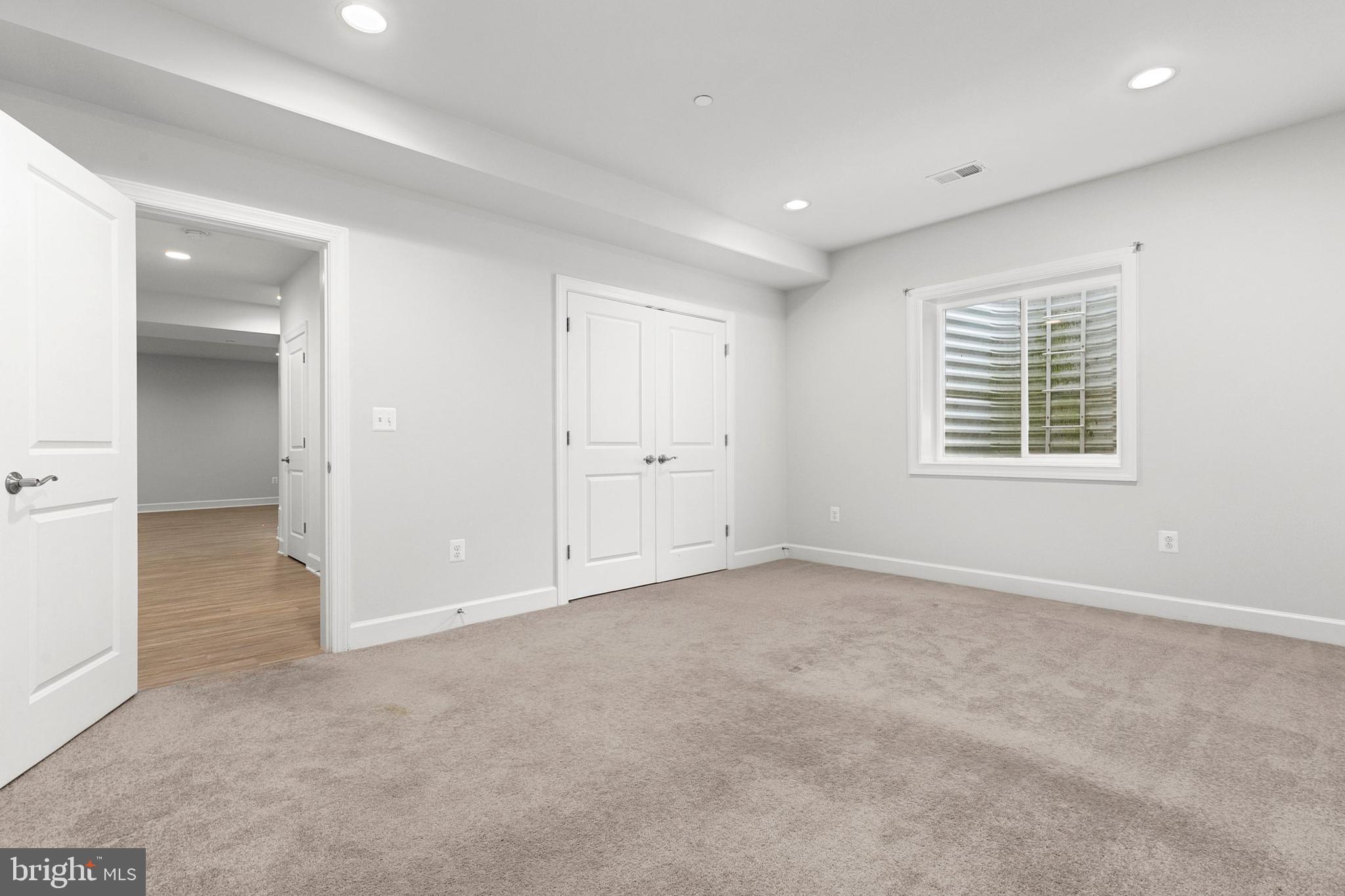 GREENWICH FOREST - Residential