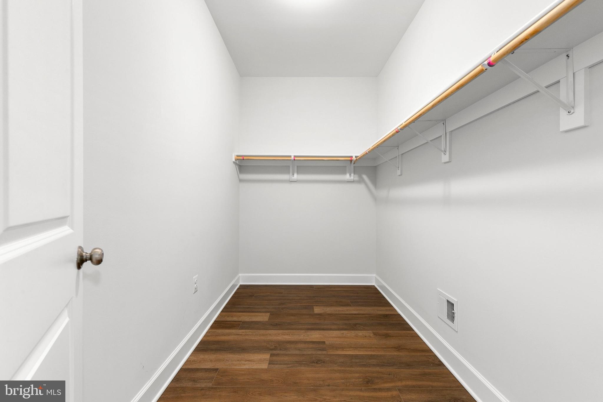 GREENWICH FOREST - Residential