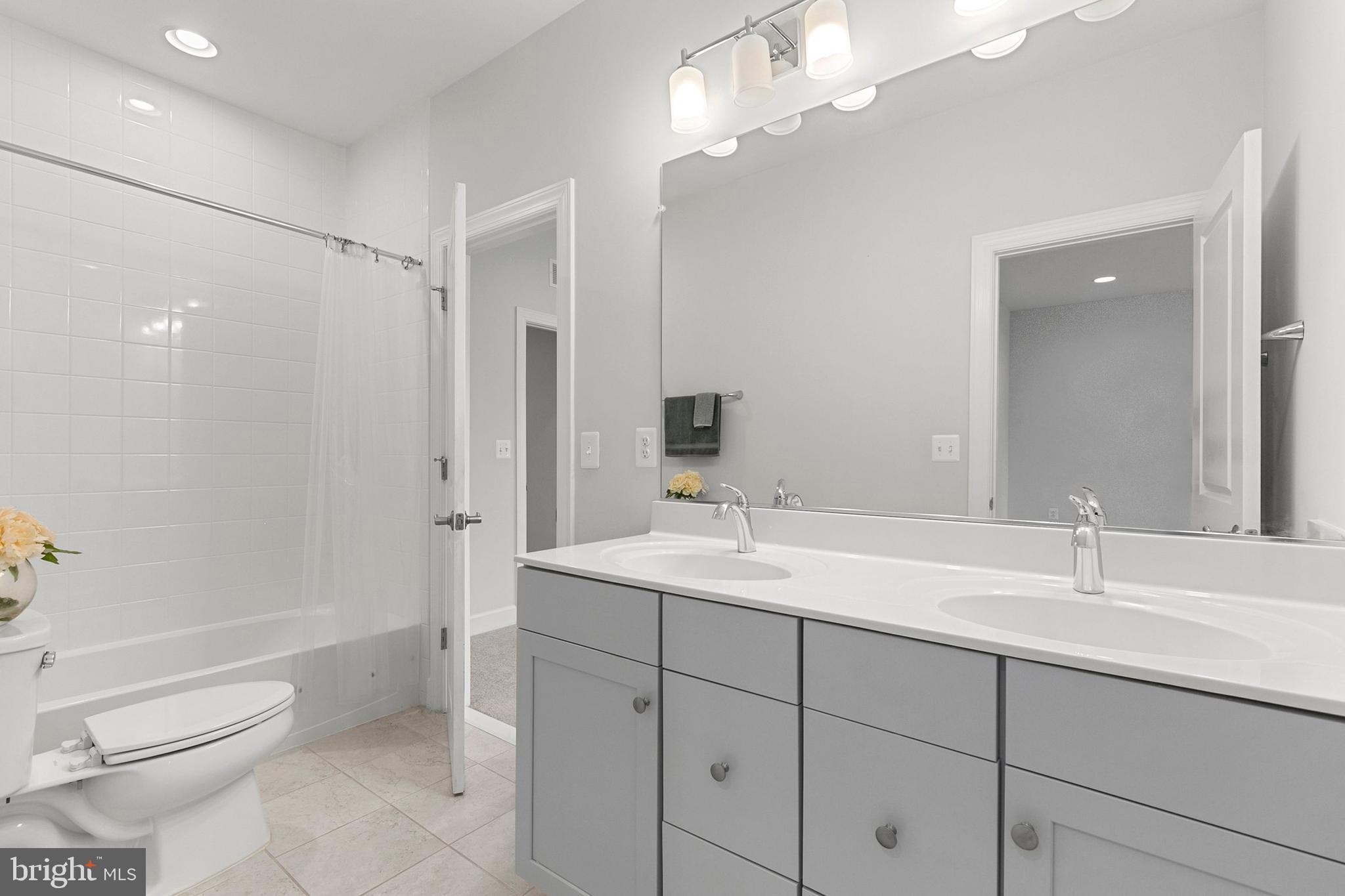 GREENWICH FOREST - Residential