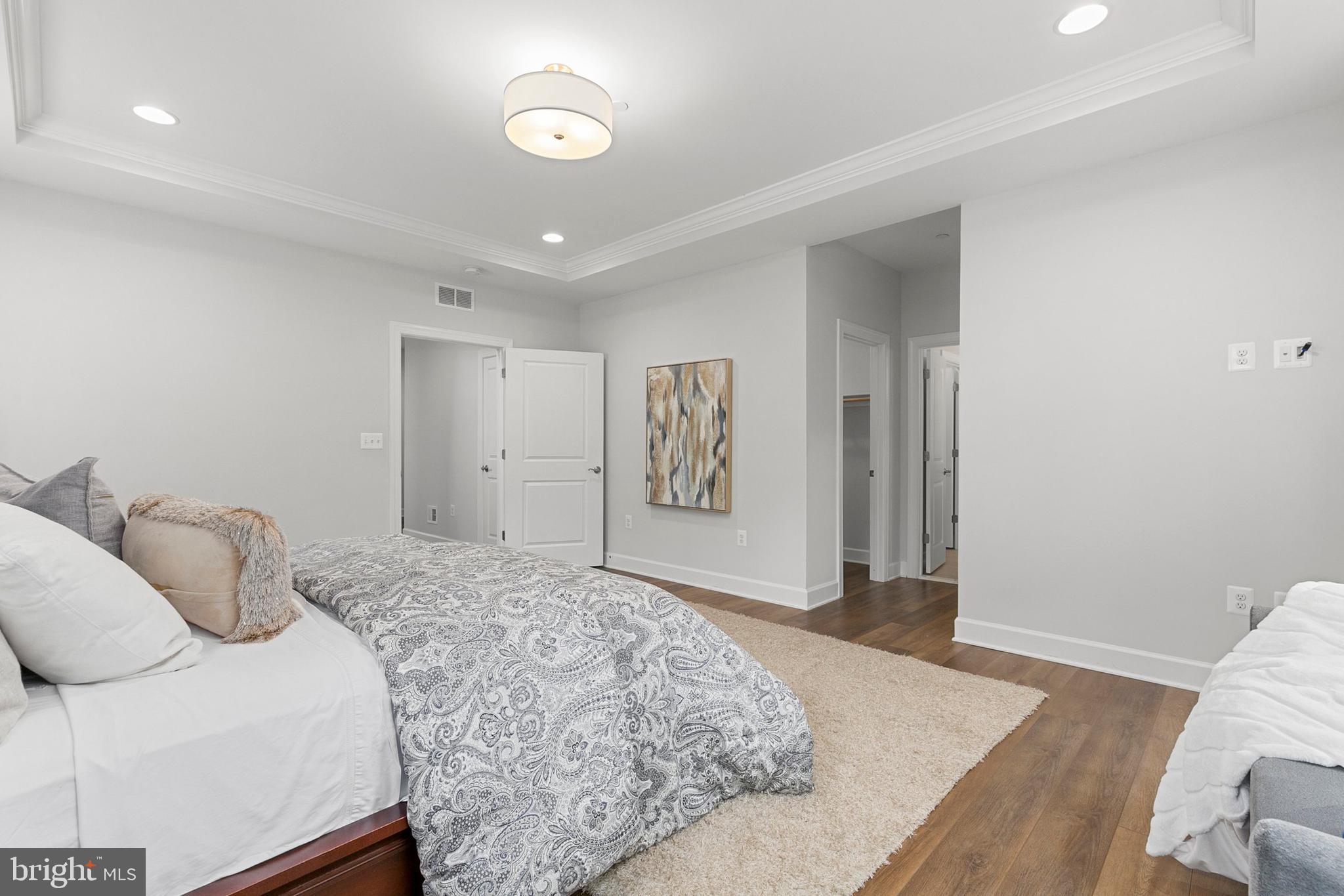 GREENWICH FOREST - Residential