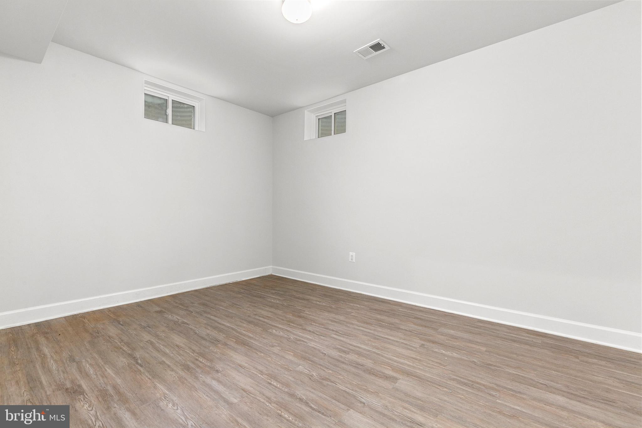 GREENWICH FOREST - Residential