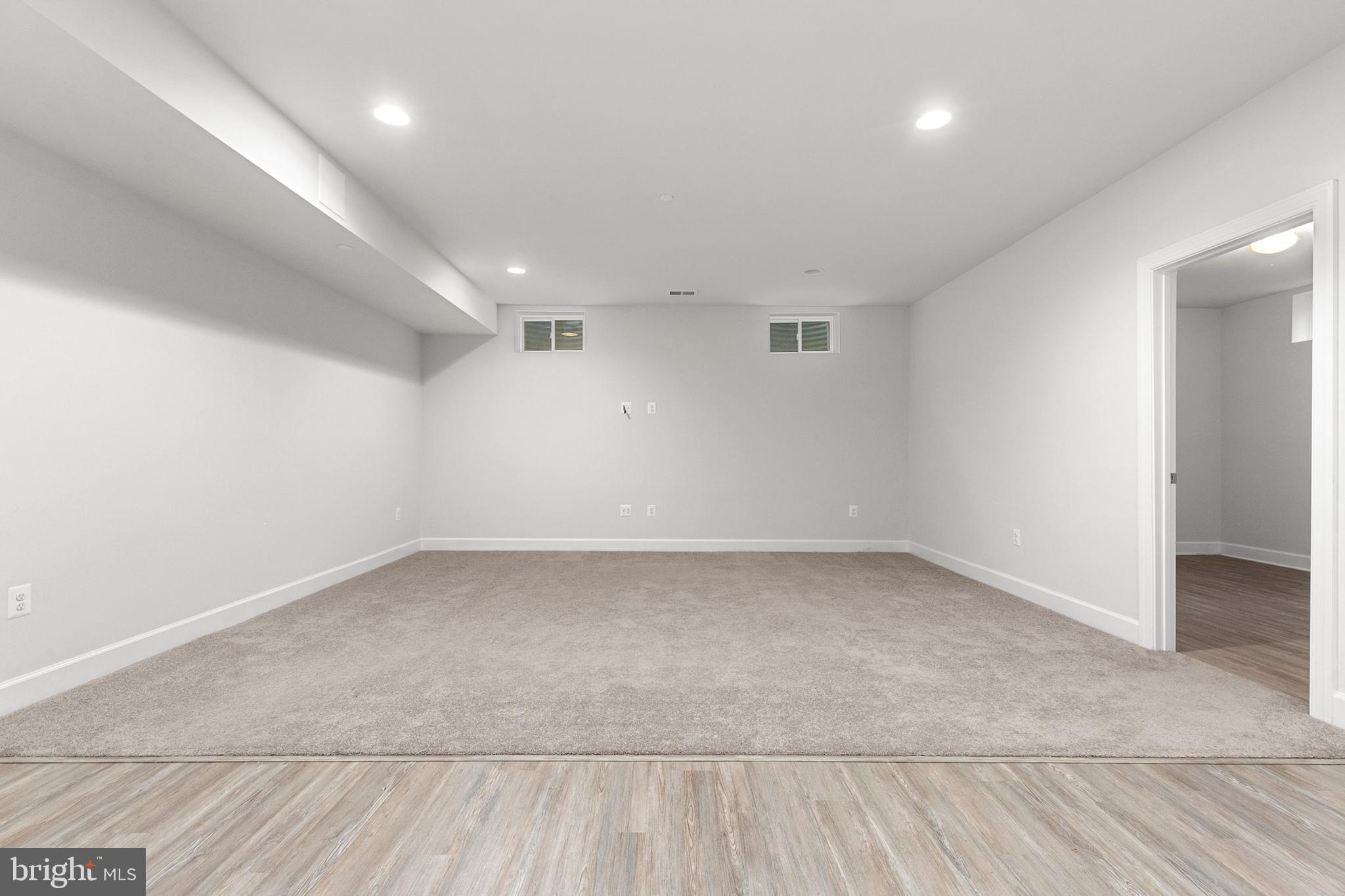 GREENWICH FOREST - Residential