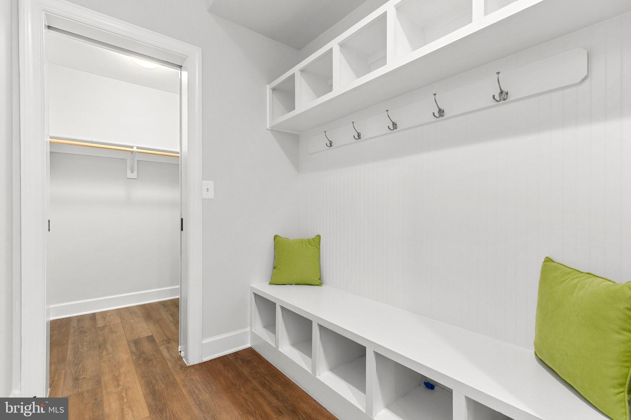 GREENWICH FOREST - Residential