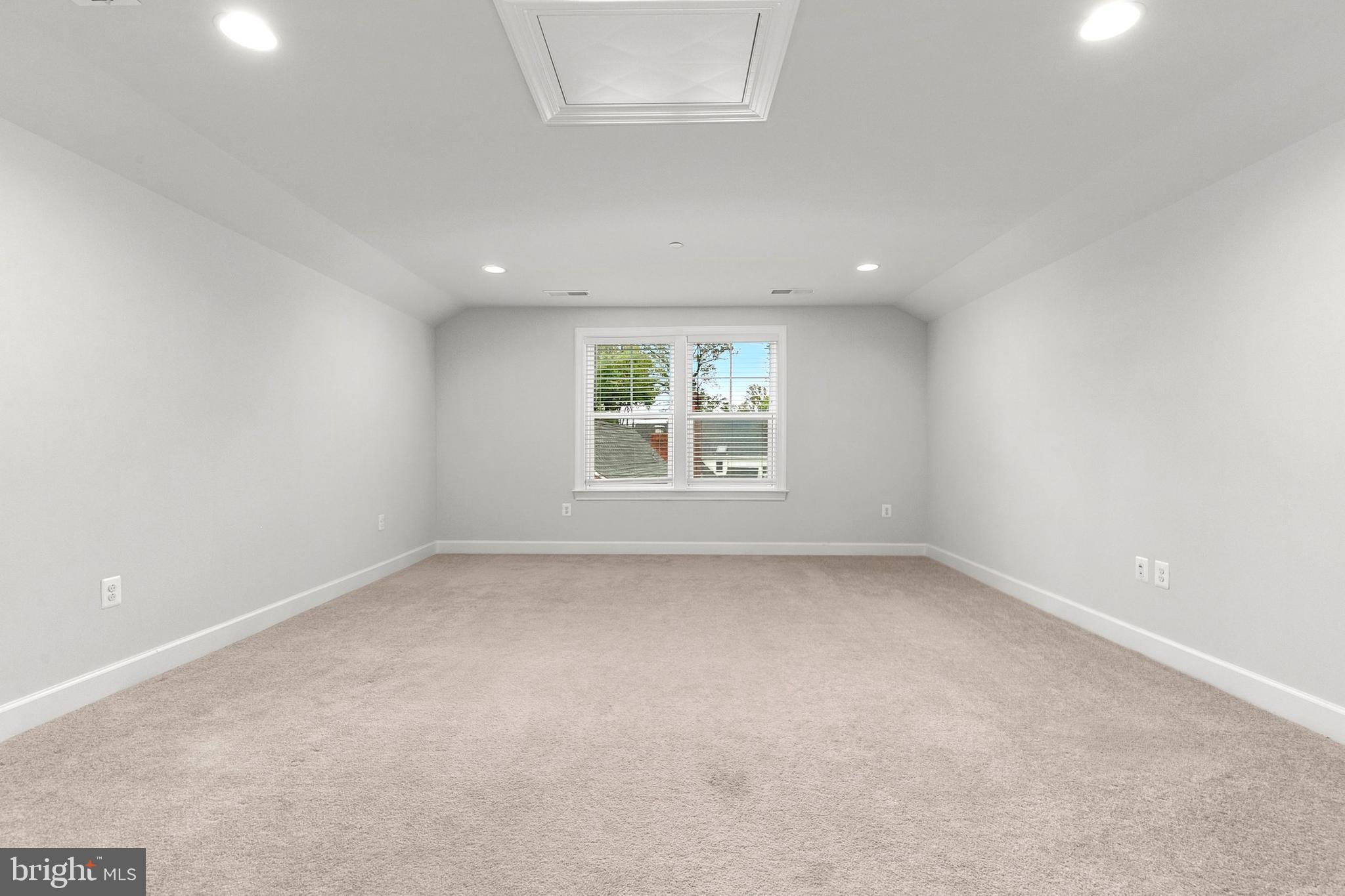 GREENWICH FOREST - Residential