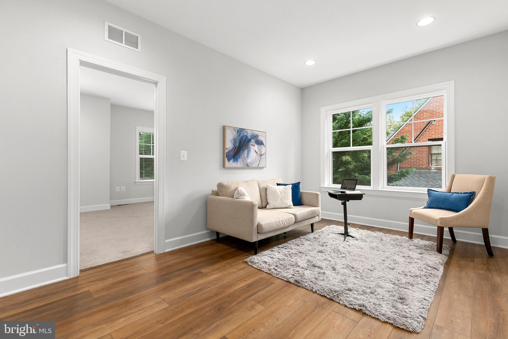 GREENWICH FOREST - Residential